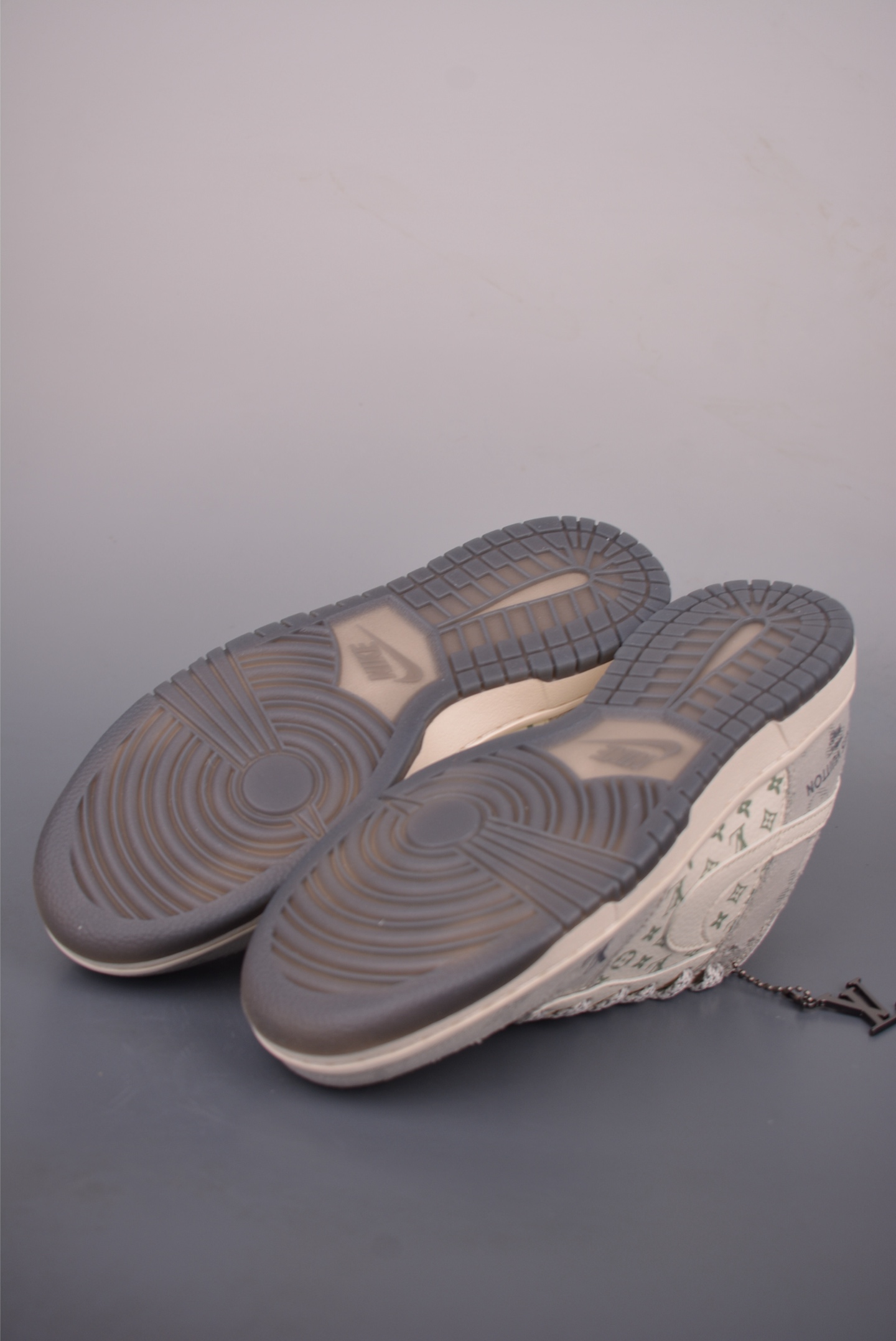 Nike SB Dunk Low LV联名 XX3168-141-Top High Quatity Cheap Sneakers Fashion Clothing Clothes Bags handbags Shoes of all Brand wholesale With The best Quality And Beautiful Price from China Factory Chinese suppliers wholesaler seller Nike SB Dunk Low LV联名 XX3168-141