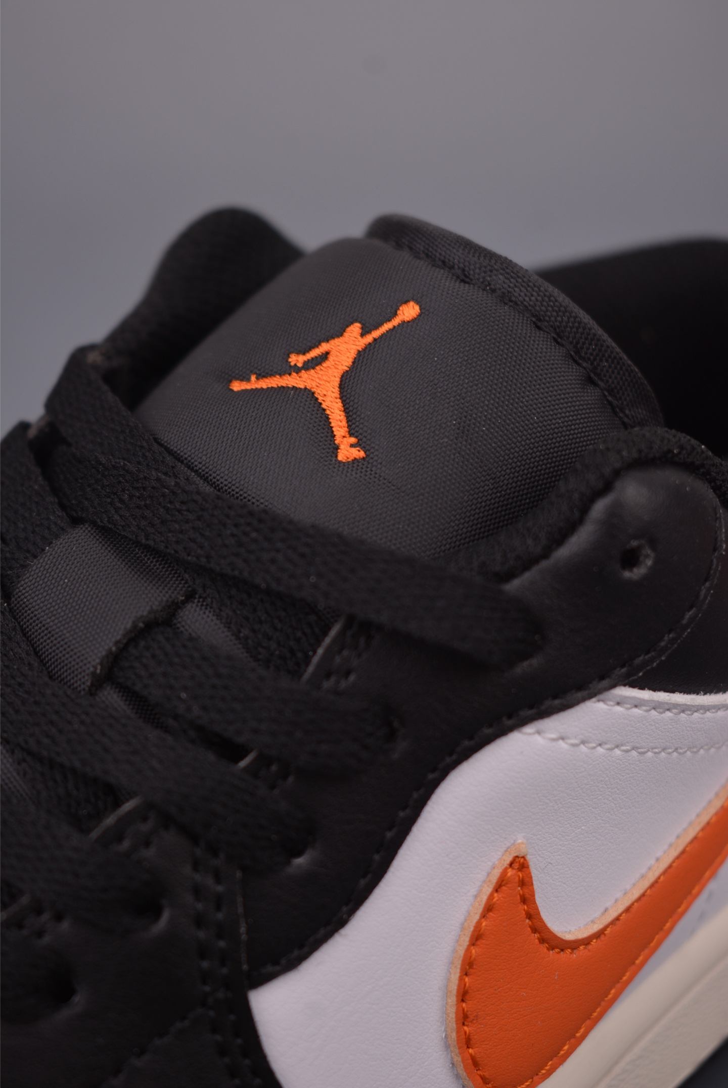 Air Jordan 1 Low 黑白橙 AJ1乔1低帮休闲板鞋 553558-081-Top High Quatity Cheap Sneakers Fashion Clothing Clothes Bags handbags Shoes of all Brand wholesale With The best Quality And Beautiful Price from China Factory Chinese suppliers wholesaler seller Air Jordan 1 Low 黑白橙 AJ1乔1低帮休闲板鞋 553558-081