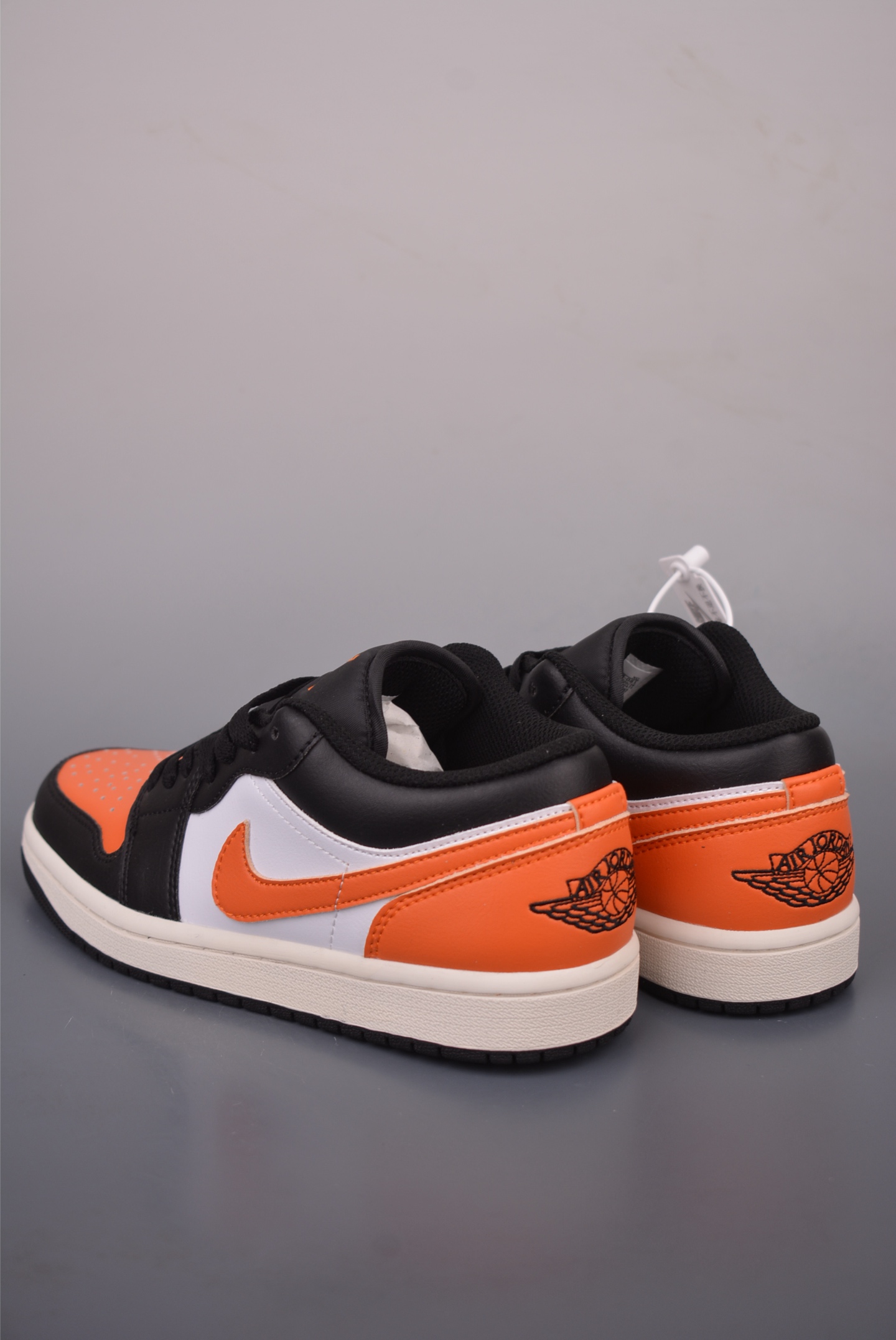 Air Jordan 1 Low 黑白橙 AJ1乔1低帮休闲板鞋 553558-081-Top High Quatity Cheap Sneakers Fashion Clothing Clothes Bags handbags Shoes of all Brand wholesale With The best Quality And Beautiful Price from China Factory Chinese suppliers wholesaler seller Air Jordan 1 Low 黑白橙 AJ1乔1低帮休闲板鞋 553558-081