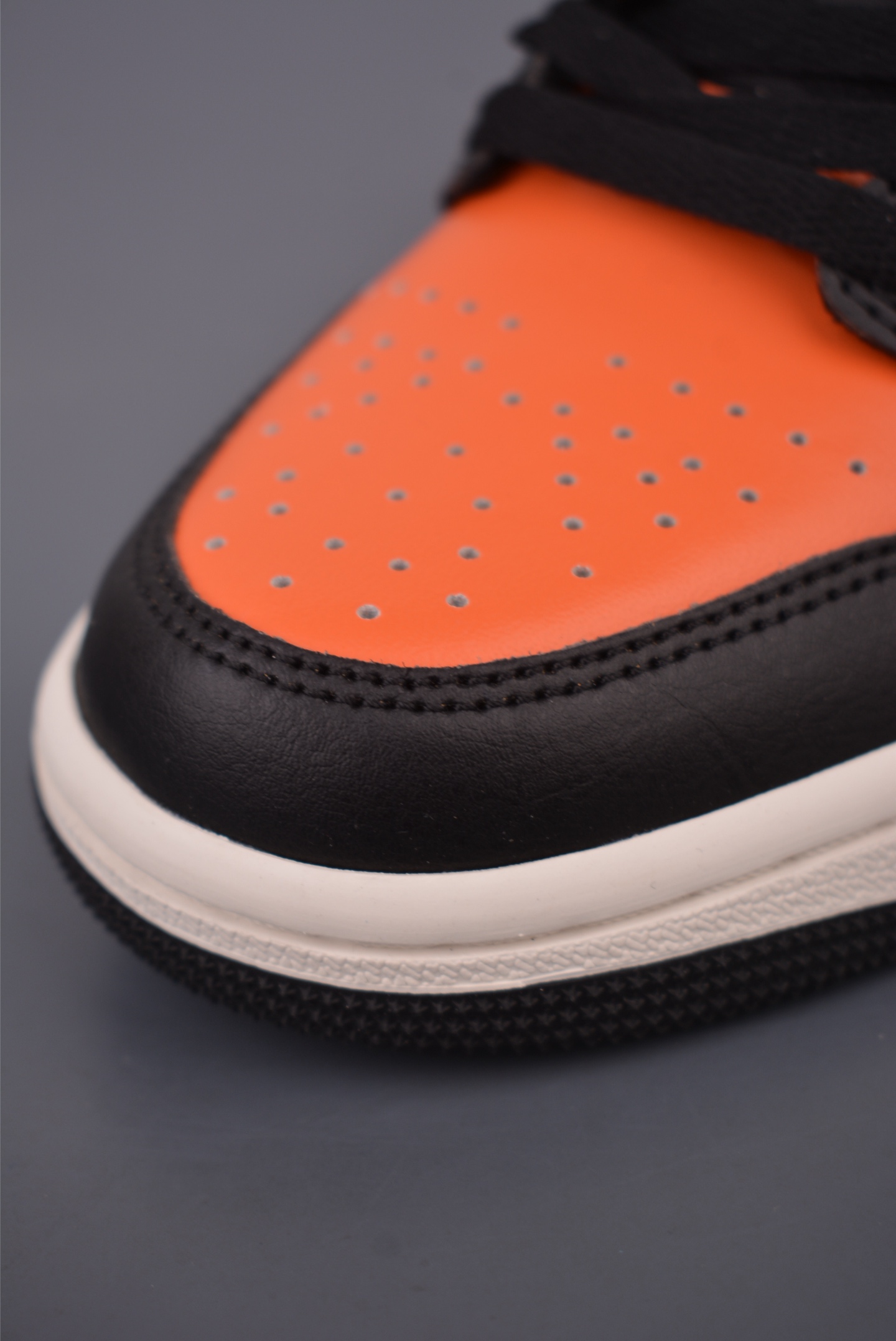 Air Jordan 1 Low 黑白橙 AJ1乔1低帮休闲板鞋 553558-081-Top High Quatity Cheap Sneakers Fashion Clothing Clothes Bags handbags Shoes of all Brand wholesale With The best Quality And Beautiful Price from China Factory Chinese suppliers wholesaler seller Air Jordan 1 Low 黑白橙 AJ1乔1低帮休闲板鞋 553558-081