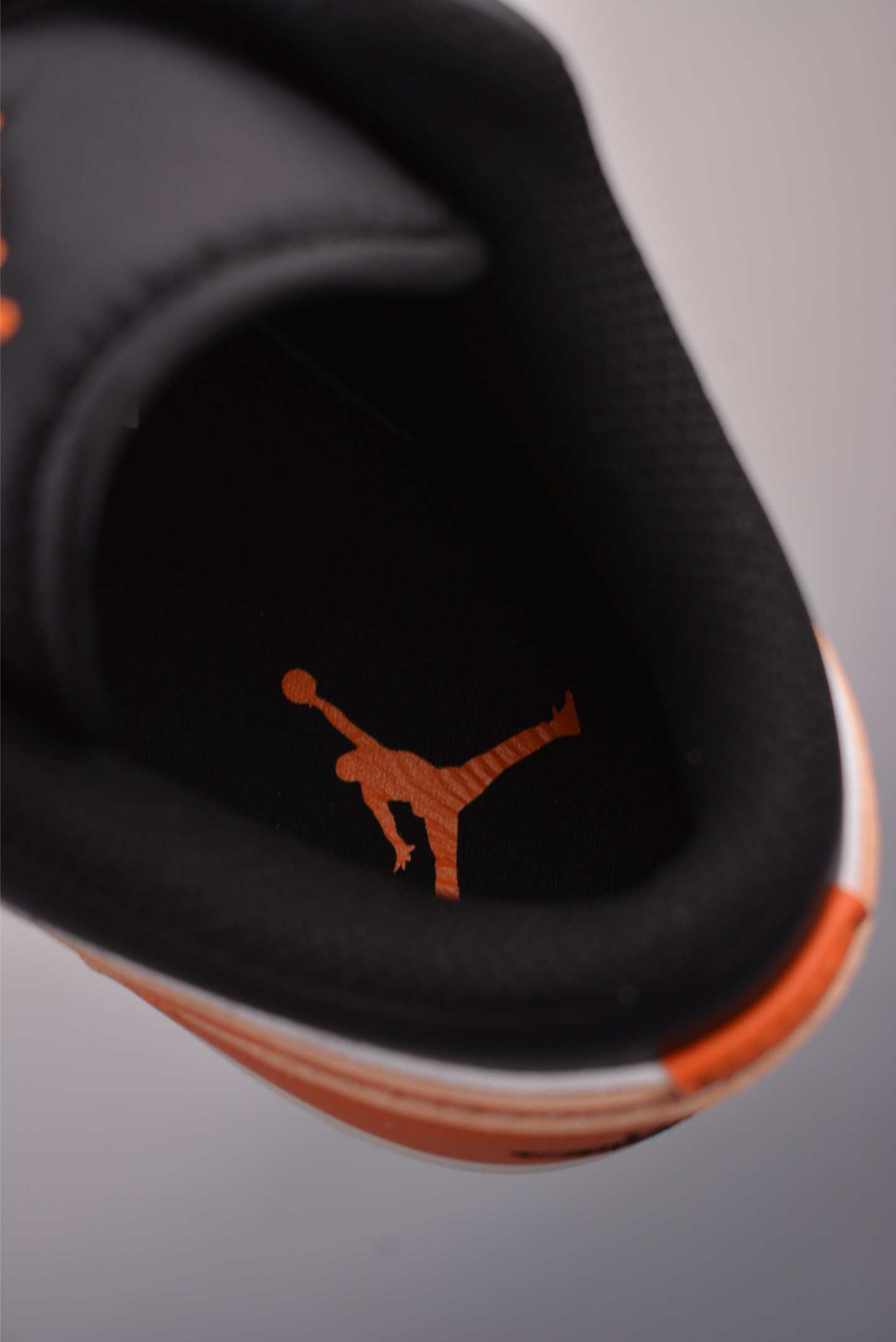 Air Jordan 1 Low 黑白橙 AJ1乔1低帮休闲板鞋 553558-081-Top High Quatity Cheap Sneakers Fashion Clothing Clothes Bags handbags Shoes of all Brand wholesale With The best Quality And Beautiful Price from China Factory Chinese suppliers wholesaler seller Air Jordan 1 Low 黑白橙 AJ1乔1低帮休闲板鞋 553558-081