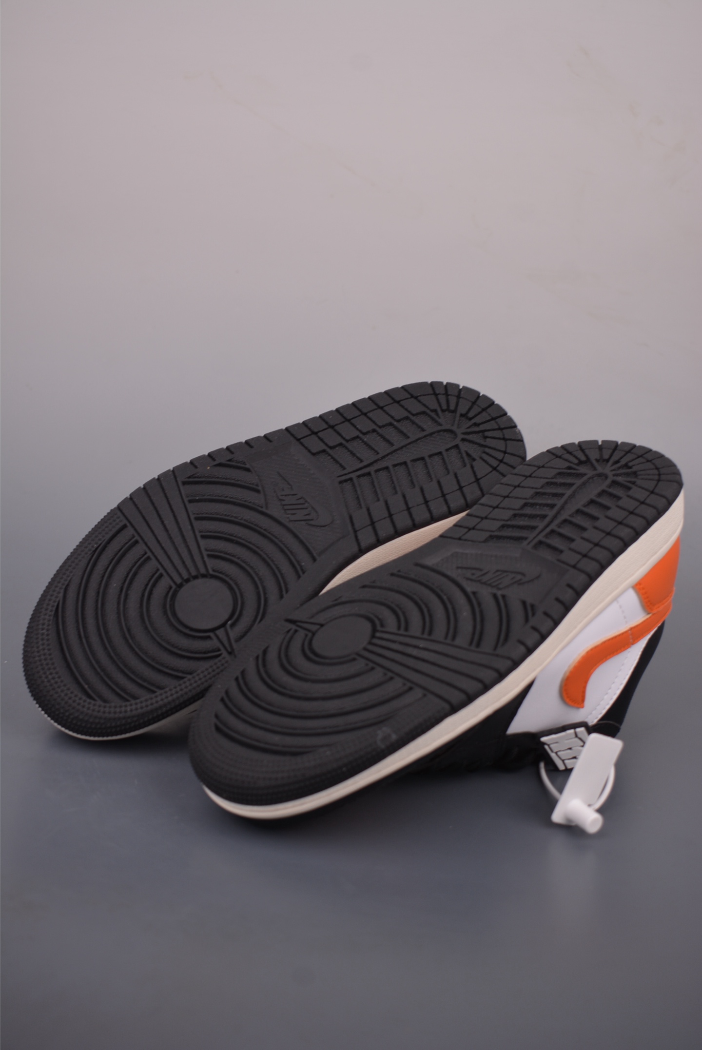 Air Jordan 1 Low 黑白橙 AJ1乔1低帮休闲板鞋 553558-081-Top High Quatity Cheap Sneakers Fashion Clothing Clothes Bags handbags Shoes of all Brand wholesale With The best Quality And Beautiful Price from China Factory Chinese suppliers wholesaler seller Air Jordan 1 Low 黑白橙 AJ1乔1低帮休闲板鞋 553558-081