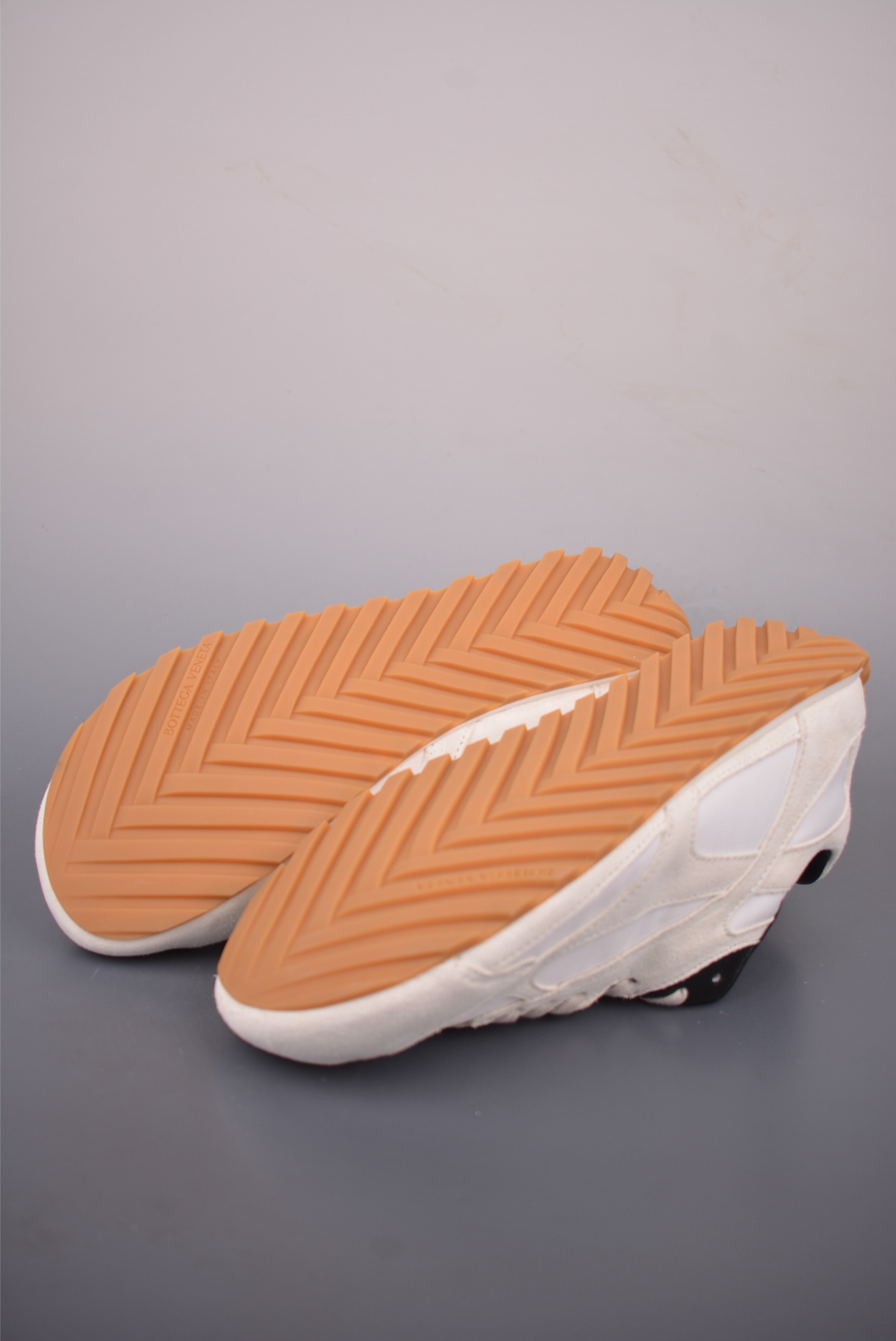 BOTTEGA VENETA Orbit Runner BV 葆蝶家时尚休闲情侣阿甘鞋 855200-Top High Quatity Cheap Sneakers Fashion Clothing Clothes Bags handbags Shoes of all Brand wholesale With The best Quality And Beautiful Price from China Factory Chinese suppliers wholesaler seller BOTTEGA VENETA Orbit Runner BV 葆蝶家时尚休闲情侣阿甘鞋 855200