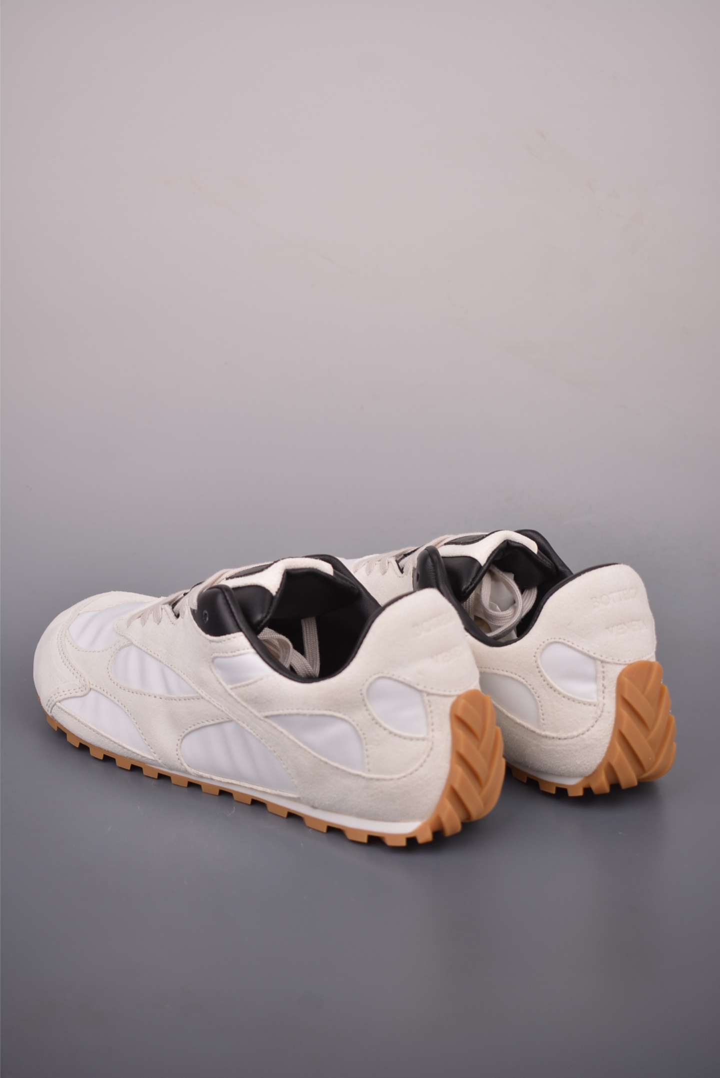 BOTTEGA VENETA Orbit Runner BV 葆蝶家时尚休闲情侣阿甘鞋 855200-Top High Quatity Cheap Sneakers Fashion Clothing Clothes Bags handbags Shoes of all Brand wholesale With The best Quality And Beautiful Price from China Factory Chinese suppliers wholesaler seller BOTTEGA VENETA Orbit Runner BV 葆蝶家时尚休闲情侣阿甘鞋 855200