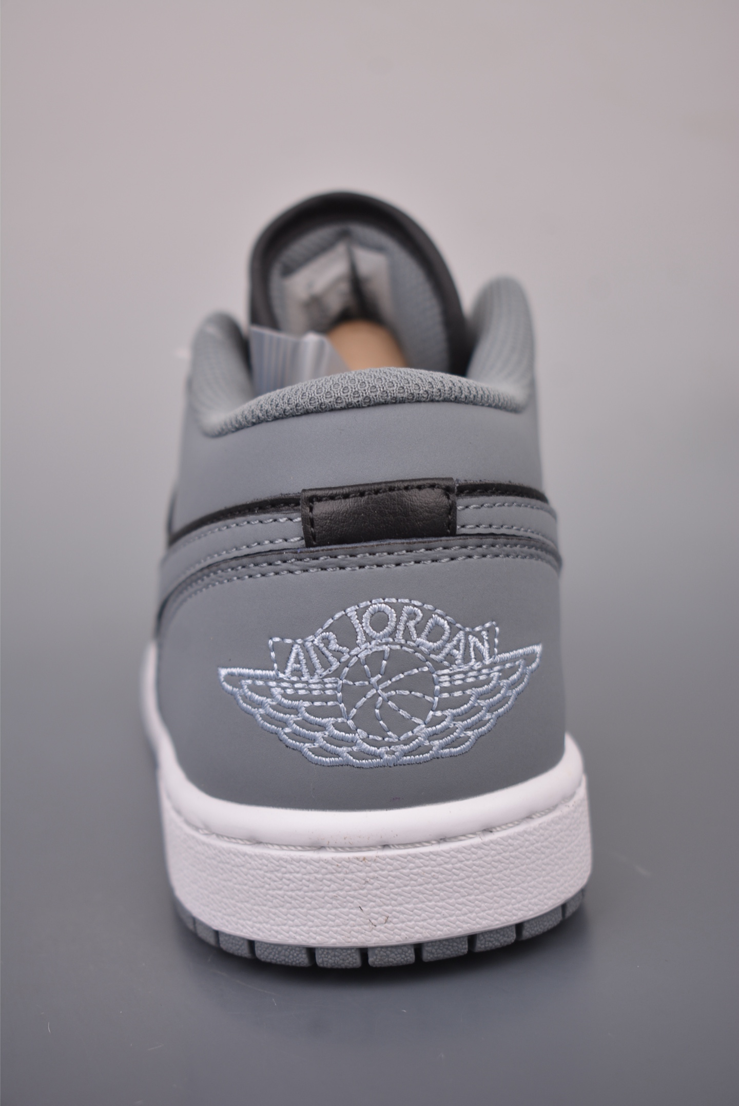 Air Jordan 1 Low 灰黑 AJ1乔1低帮休闲板鞋 IU7550-065-Top High Quatity Cheap Sneakers Fashion Clothing Clothes Bags handbags Shoes of all Brand wholesale With The best Quality And Beautiful Price from China Factory Chinese suppliers wholesaler seller Air Jordan 1 Low 灰黑 AJ1乔1低帮休闲板鞋 IU7550-065