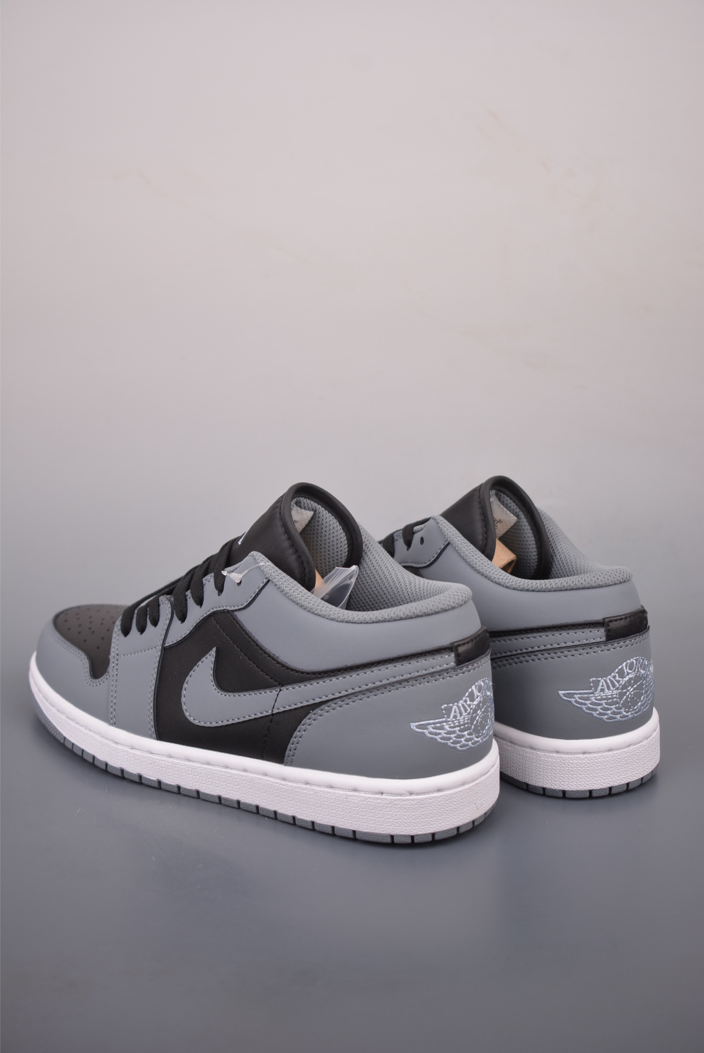 Air Jordan 1 Low 灰黑 AJ1乔1低帮休闲板鞋 IU7550-065-Top High Quatity Cheap Sneakers Fashion Clothing Clothes Bags handbags Shoes of all Brand wholesale With The best Quality And Beautiful Price from China Factory Chinese suppliers wholesaler seller Air Jordan 1 Low 灰黑 AJ1乔1低帮休闲板鞋 IU7550-065
