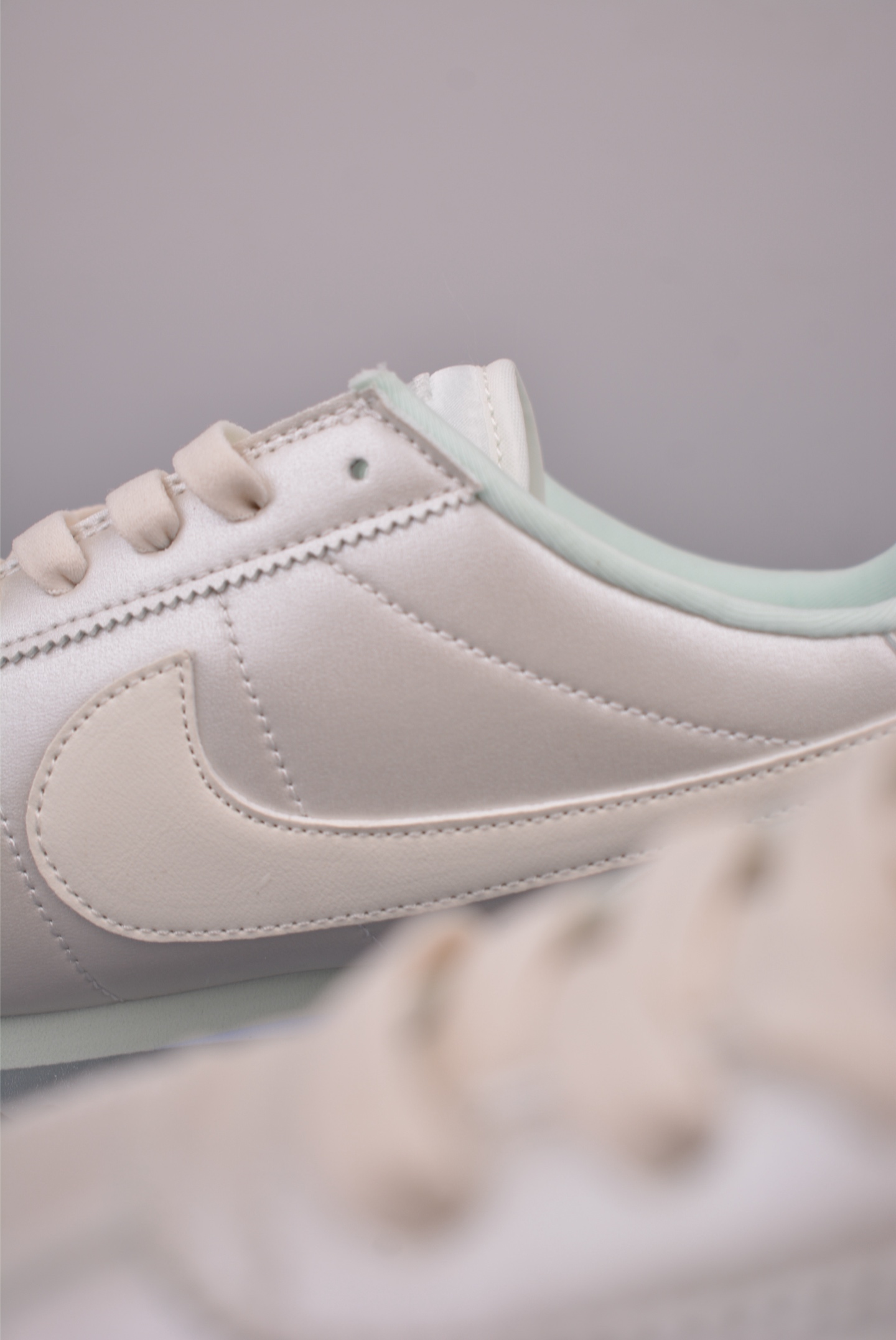 原装渠道订单 实体充正操作 Nike Classic Cortez Leather 秉承元年款经典风格 IU0528-114