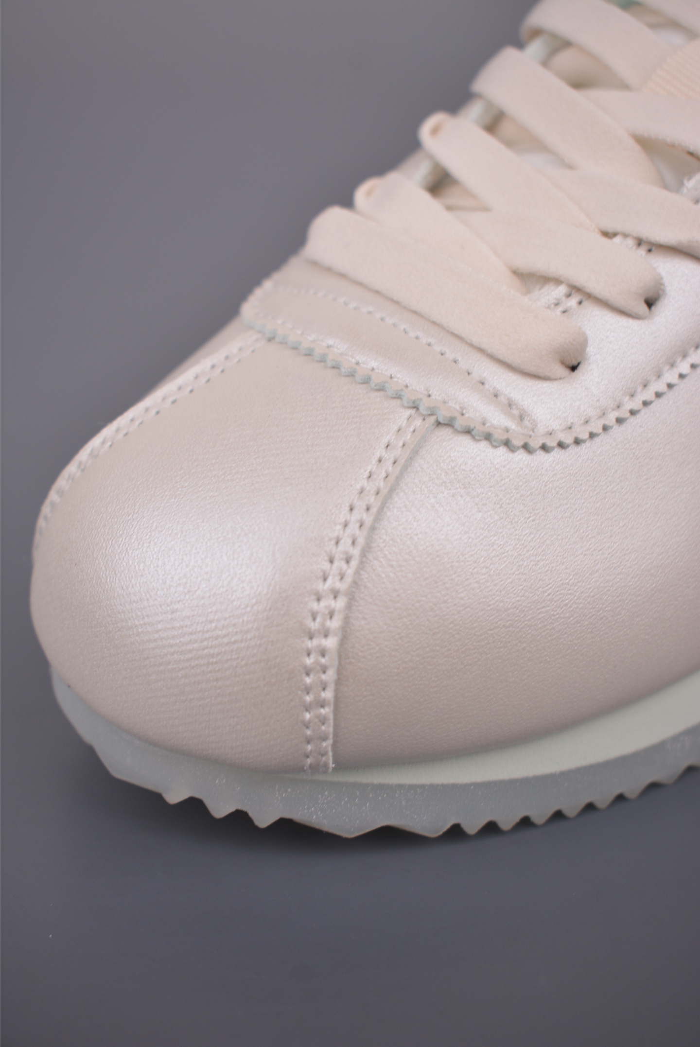 原装渠道订单 实体充正操作 Nike Classic Cortez Leather 秉承元年款经典风格 IU0528-114