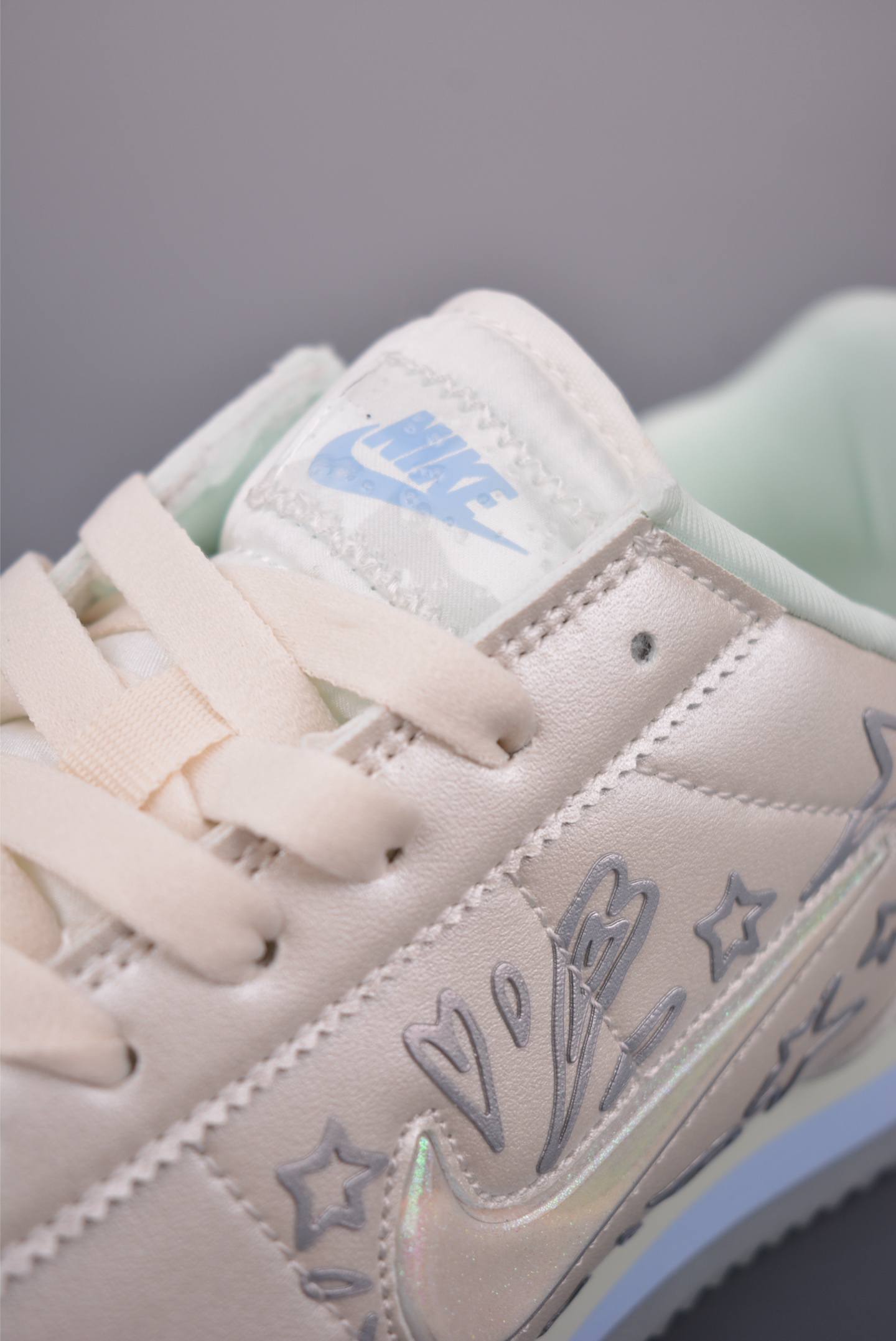 原装渠道订单 实体充正操作 Nike Classic Cortez Leather 秉承元年款经典风格 IU0528-114