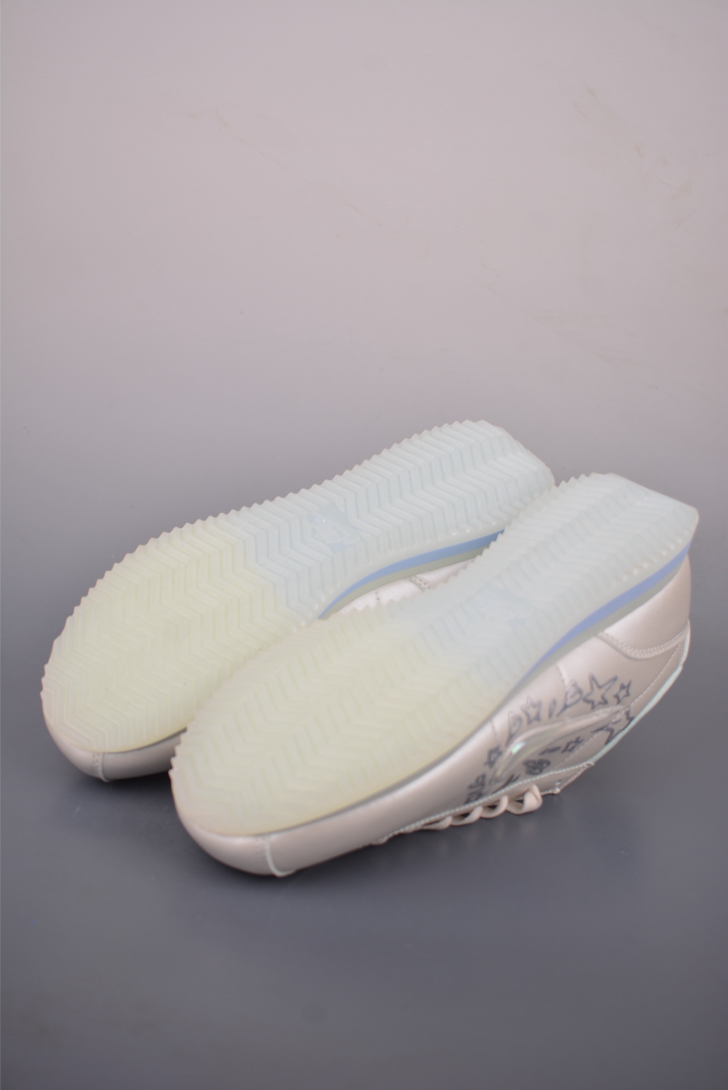 原装渠道订单 实体充正操作 Nike Classic Cortez Leather 秉承元年款经典风格 IU0528-114