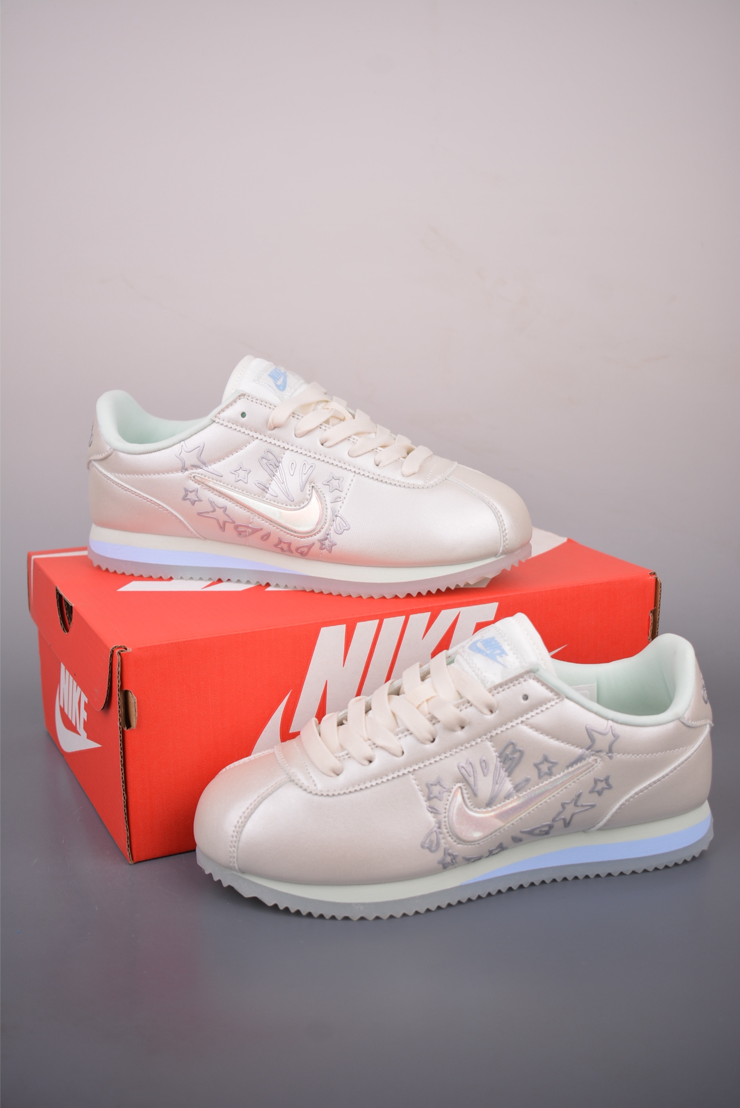 原装渠道订单 实体充正操作 Nike Classic Cortez Leather 秉承元年款经典风格 IU0528-114
