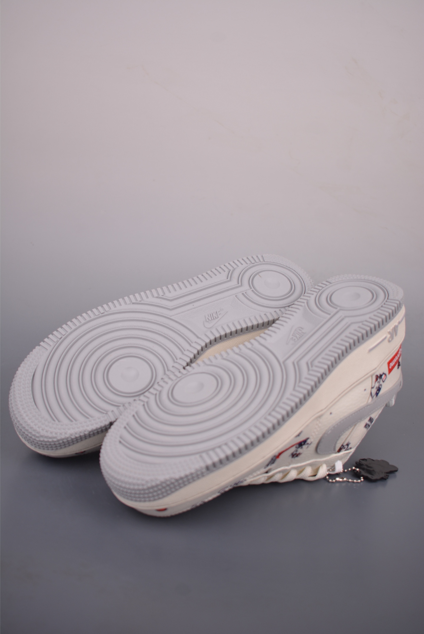 Nike Air Force 1 Low Supreme联名 NH0601-608-Top High Quatity Cheap Sneakers Fashion Clothing Clothes Bags handbags Shoes of all Brand wholesale With The best Quality And Beautiful Price from China Factory Chinese suppliers wholesaler seller Nike Air Force 1 Low Supreme联名 NH0601-608