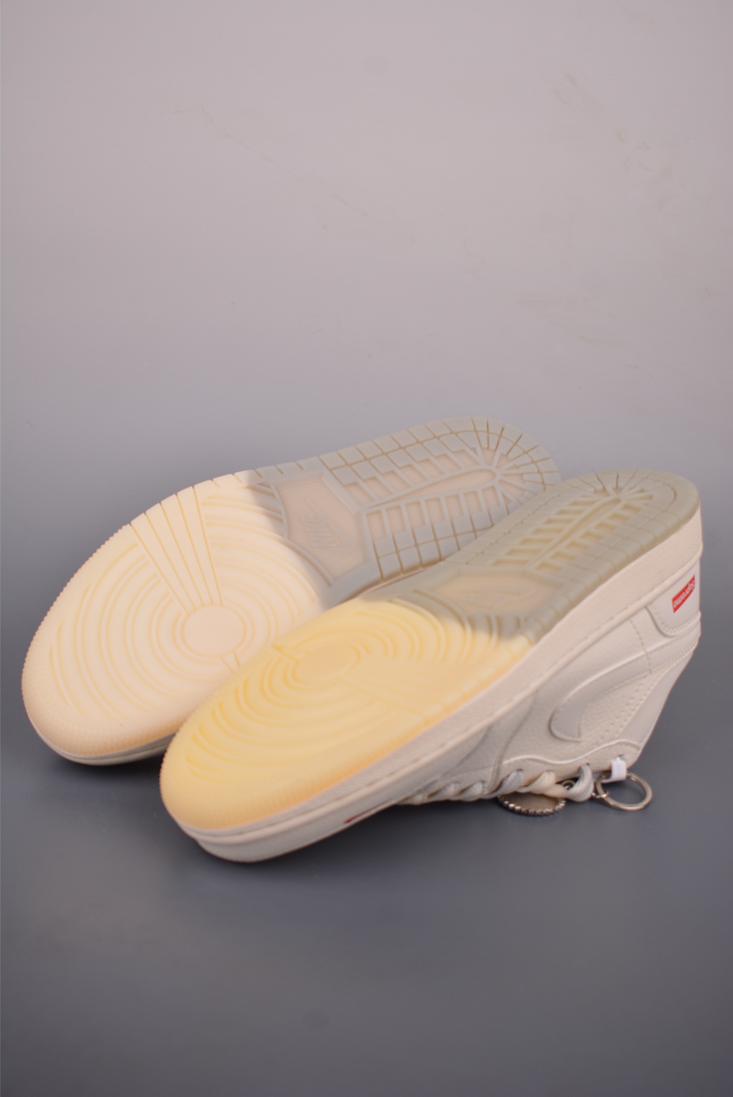 Nike Jordan Air Jordan 1 Supreme联名 XX3168-175-Top High Quatity Cheap Sneakers Fashion Clothing Clothes Bags handbags Shoes of all Brand wholesale With The best Quality And Beautiful Price from China Factory Chinese suppliers wholesaler seller Nike Jordan Air Jordan 1 Supreme联名 XX3168-175