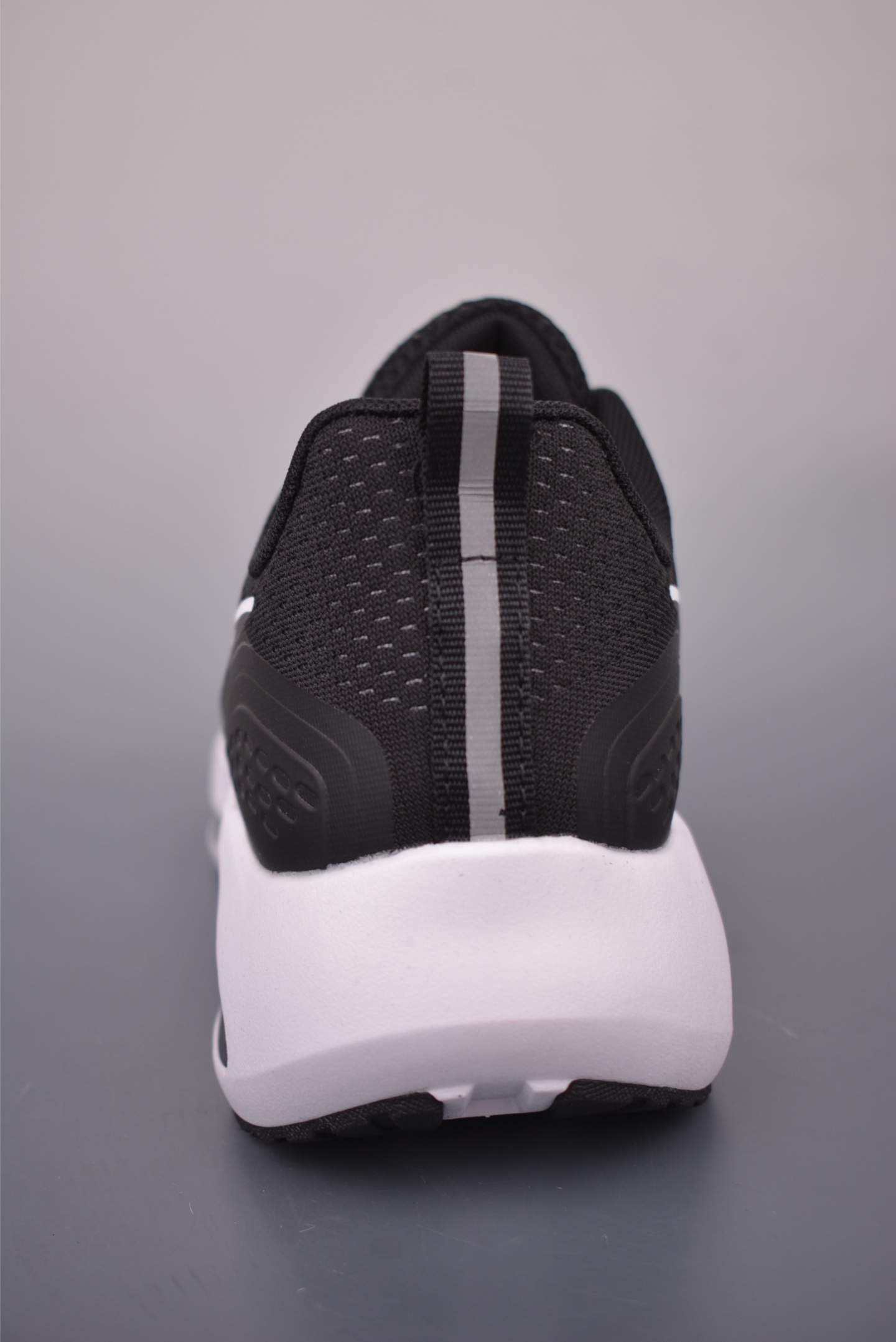 Nike Zoom Winflo 40 登月网面透气跑步鞋 DA983633