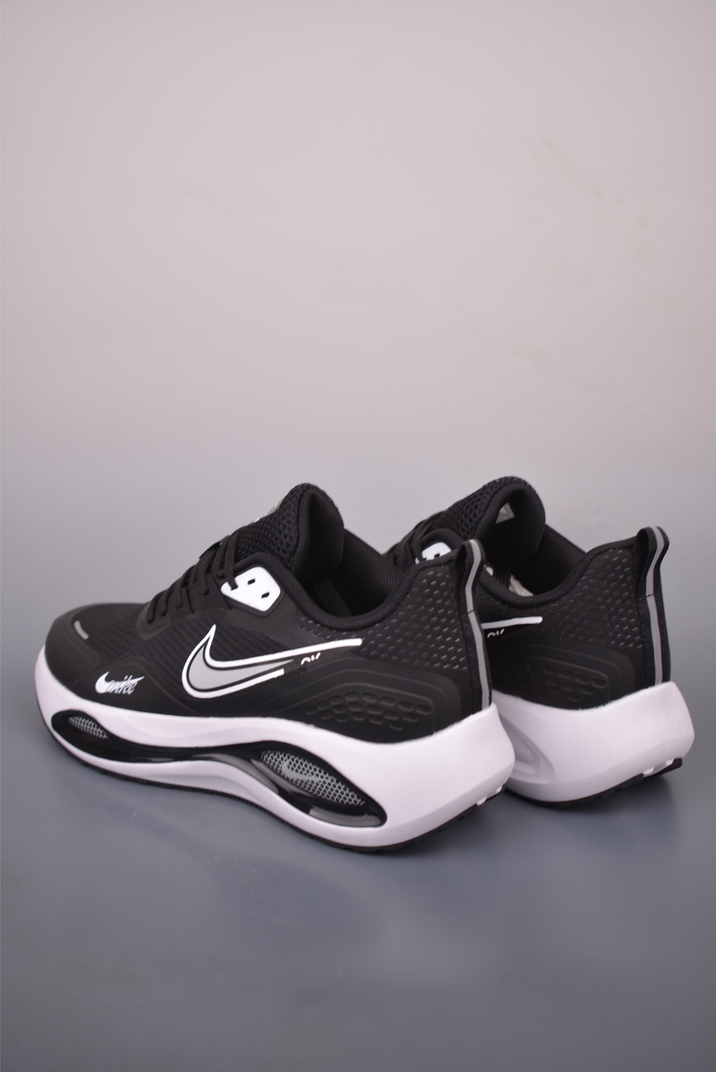 Nike Zoom Winflo 40 登月网面透气跑步鞋 DA983633