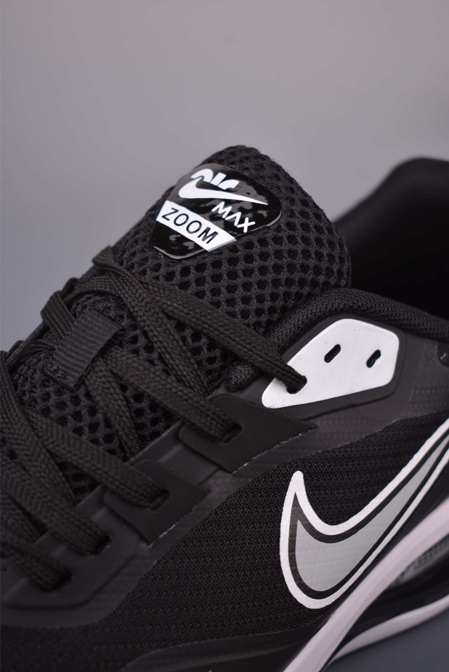 Nike Zoom Winflo 40 登月网面透气跑步鞋 DA983633