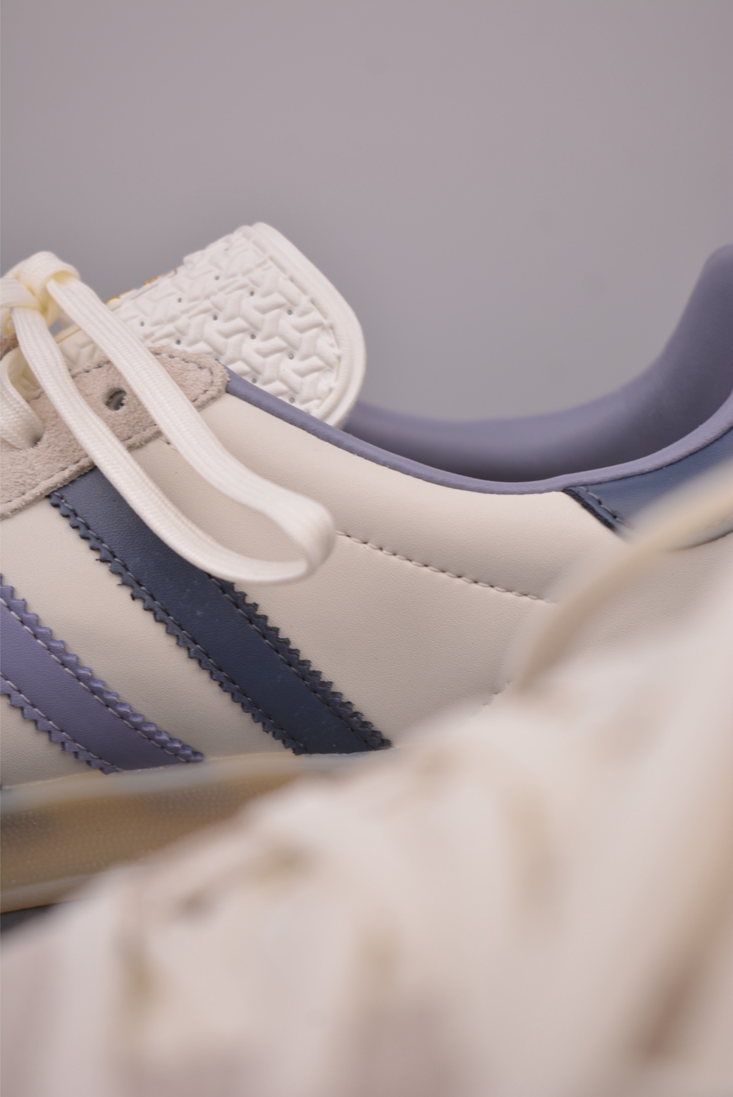 adidas Originals Gazelle INdoor 三叶草休闲防滑耐磨低帮板鞋 IG1643-Top High Quatity Cheap Sneakers Fashion Clothing Clothes Bags handbags Shoes of all Brand wholesale With The best Quality And Beautiful Price from China Factory Chinese suppliers wholesaler seller adidas Originals Gazelle INdoor 三叶草休闲防滑耐磨低帮板鞋 IG1643
