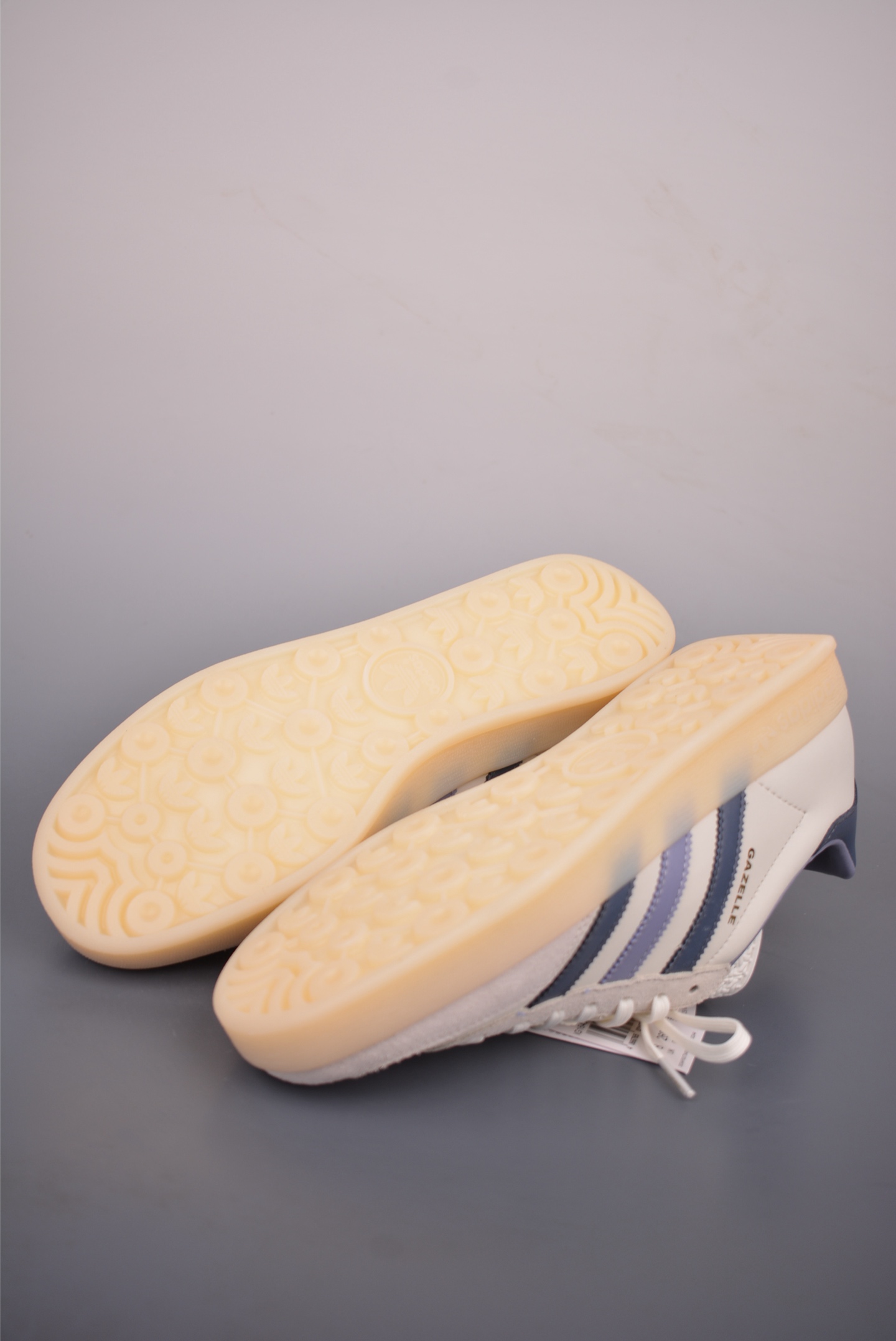 adidas Originals Gazelle INdoor 三叶草休闲防滑耐磨低帮板鞋 IG1643-Top High Quatity Cheap Sneakers Fashion Clothing Clothes Bags handbags Shoes of all Brand wholesale With The best Quality And Beautiful Price from China Factory Chinese suppliers wholesaler seller adidas Originals Gazelle INdoor 三叶草休闲防滑耐磨低帮板鞋 IG1643