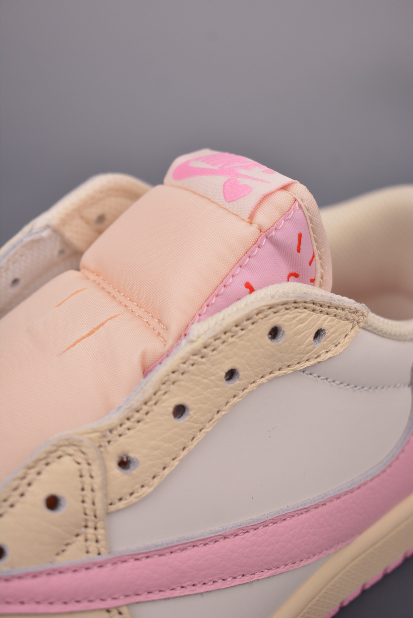 Fragment x Travis Scott x Air Jordan 1 Low 三方联名倒钩 全新的三方联名低帮倒钩鞋面 IQ7604-100-Top High Quatity Cheap Sneakers Fashion Clothing Clothes Bags handbags Shoes of all Brand wholesale With The best Quality And Beautiful Price from China Factory Chinese suppliers wholesaler seller Fragment x Travis Scott x Air Jordan 1 Low 三方联名倒钩 全新的三方联名低帮倒钩鞋面 IQ7604-100