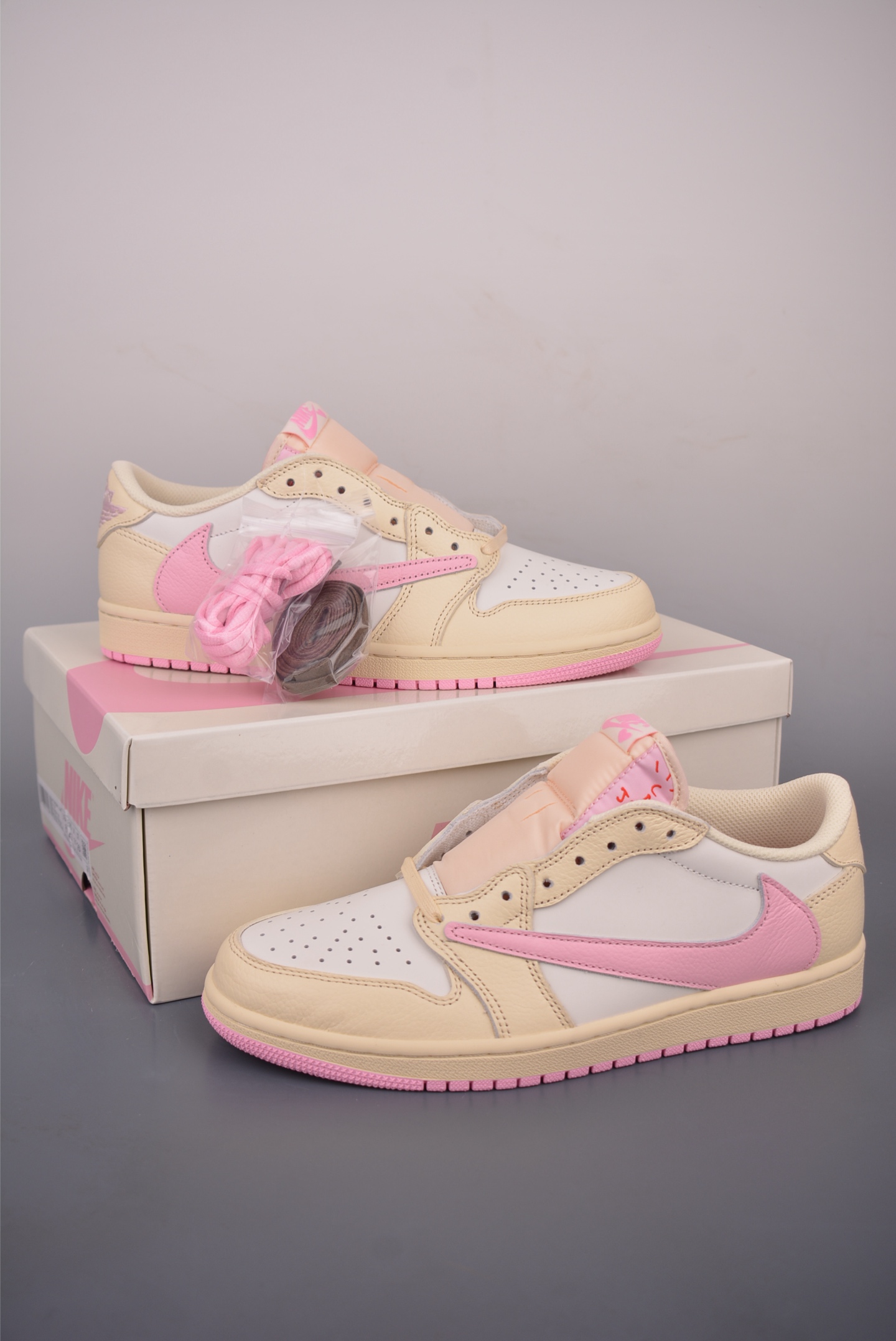 Fragment x Travis Scott x Air Jordan 1 Low 三方联名倒钩 全新的三方联名低帮倒钩鞋面 IQ7604-100-Top High Quatity Cheap Sneakers Fashion Clothing Clothes Bags handbags Shoes of all Brand wholesale With The best Quality And Beautiful Price from China Factory Chinese suppliers wholesaler seller Fragment x Travis Scott x Air Jordan 1 Low 三方联名倒钩 全新的三方联名低帮倒钩鞋面 IQ7604-100