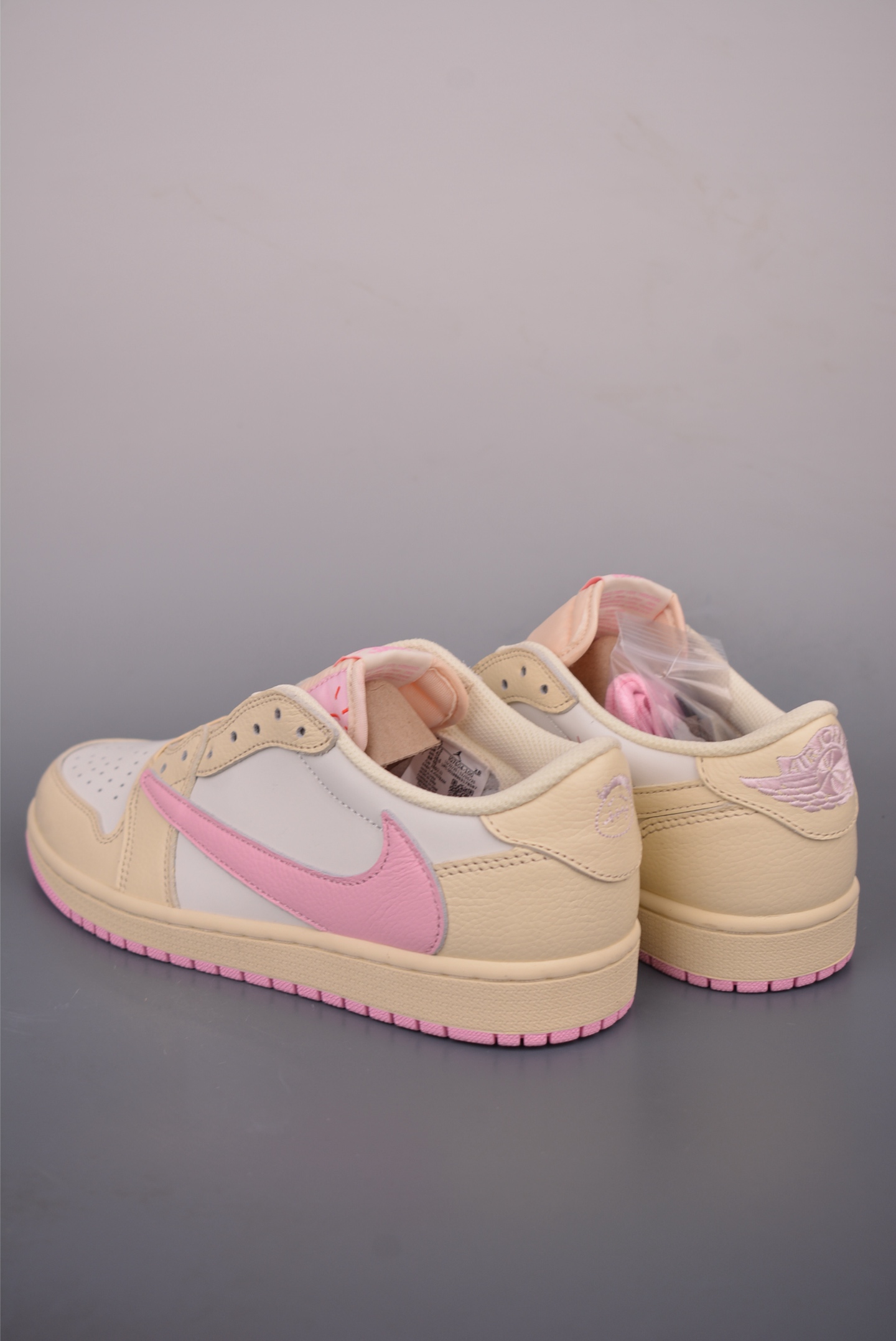 Fragment x Travis Scott x Air Jordan 1 Low 三方联名倒钩 全新的三方联名低帮倒钩鞋面 IQ7604-100-Top High Quatity Cheap Sneakers Fashion Clothing Clothes Bags handbags Shoes of all Brand wholesale With The best Quality And Beautiful Price from China Factory Chinese suppliers wholesaler seller Fragment x Travis Scott x Air Jordan 1 Low 三方联名倒钩 全新的三方联名低帮倒钩鞋面 IQ7604-100