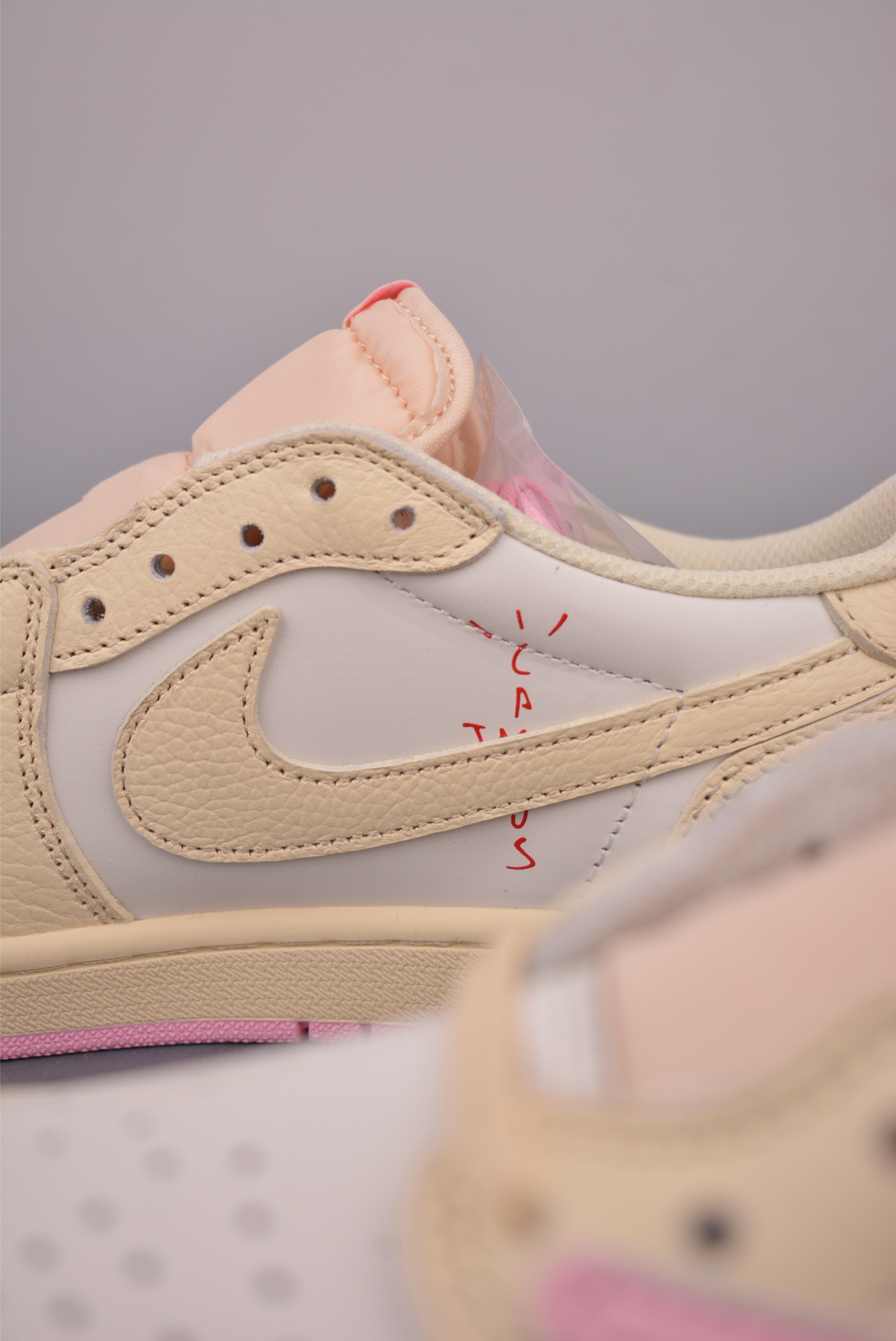 Fragment x Travis Scott x Air Jordan 1 Low 三方联名倒钩 全新的三方联名低帮倒钩鞋面 IQ7604-100-Top High Quatity Cheap Sneakers Fashion Clothing Clothes Bags handbags Shoes of all Brand wholesale With The best Quality And Beautiful Price from China Factory Chinese suppliers wholesaler seller Fragment x Travis Scott x Air Jordan 1 Low 三方联名倒钩 全新的三方联名低帮倒钩鞋面 IQ7604-100