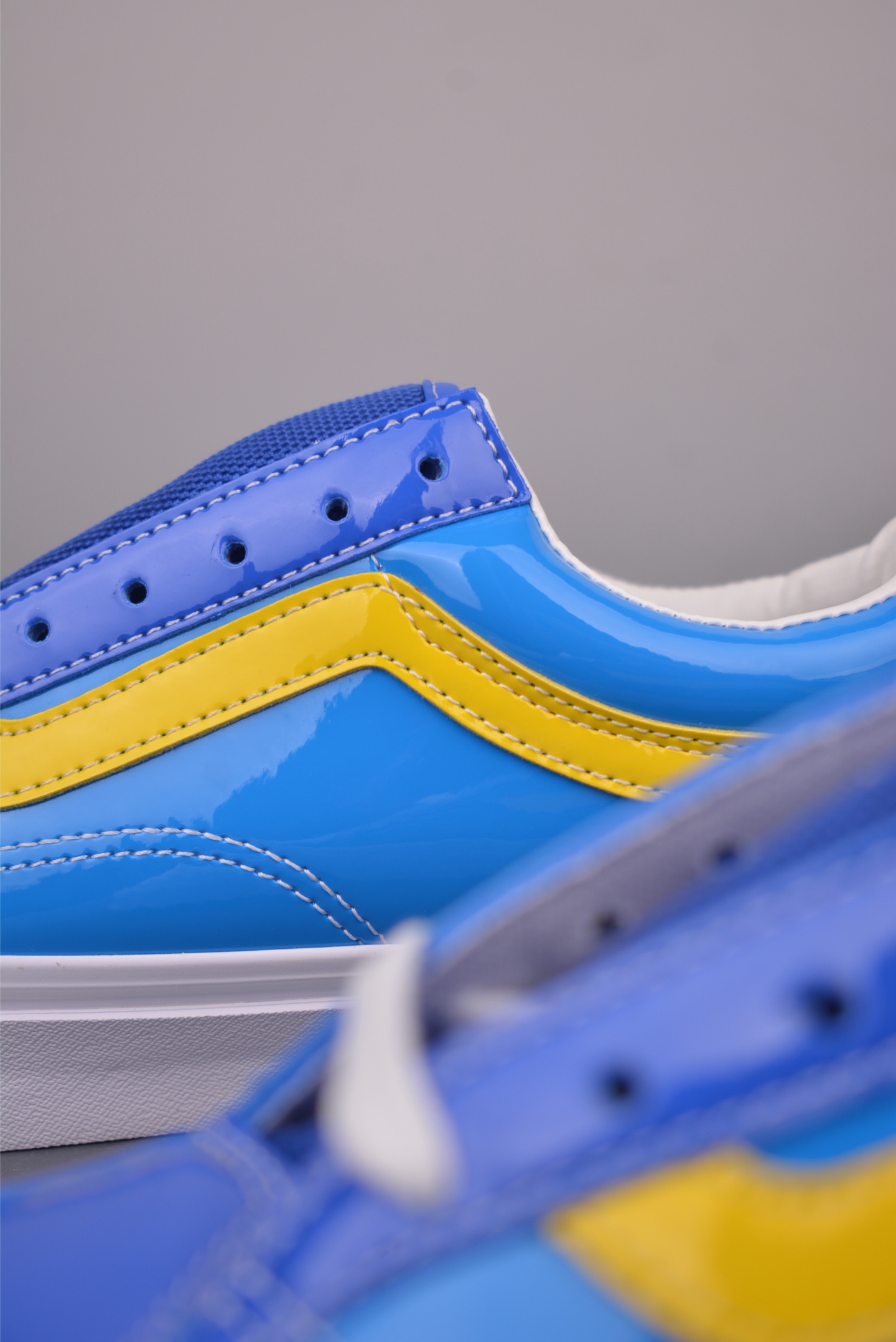 Vans Premium Old Skool 范斯 漆皮休闲板鞋 蓝黄撞色 VN000D9RGAH-Top High Quatity Cheap Sneakers Fashion Clothing Clothes Bags handbags Shoes of all Brand wholesale With The best Quality And Beautiful Price from China Factory Chinese suppliers wholesaler seller Vans Premium Old Skool 范斯 漆皮休闲板鞋 蓝黄撞色 VN000D9RGAH
