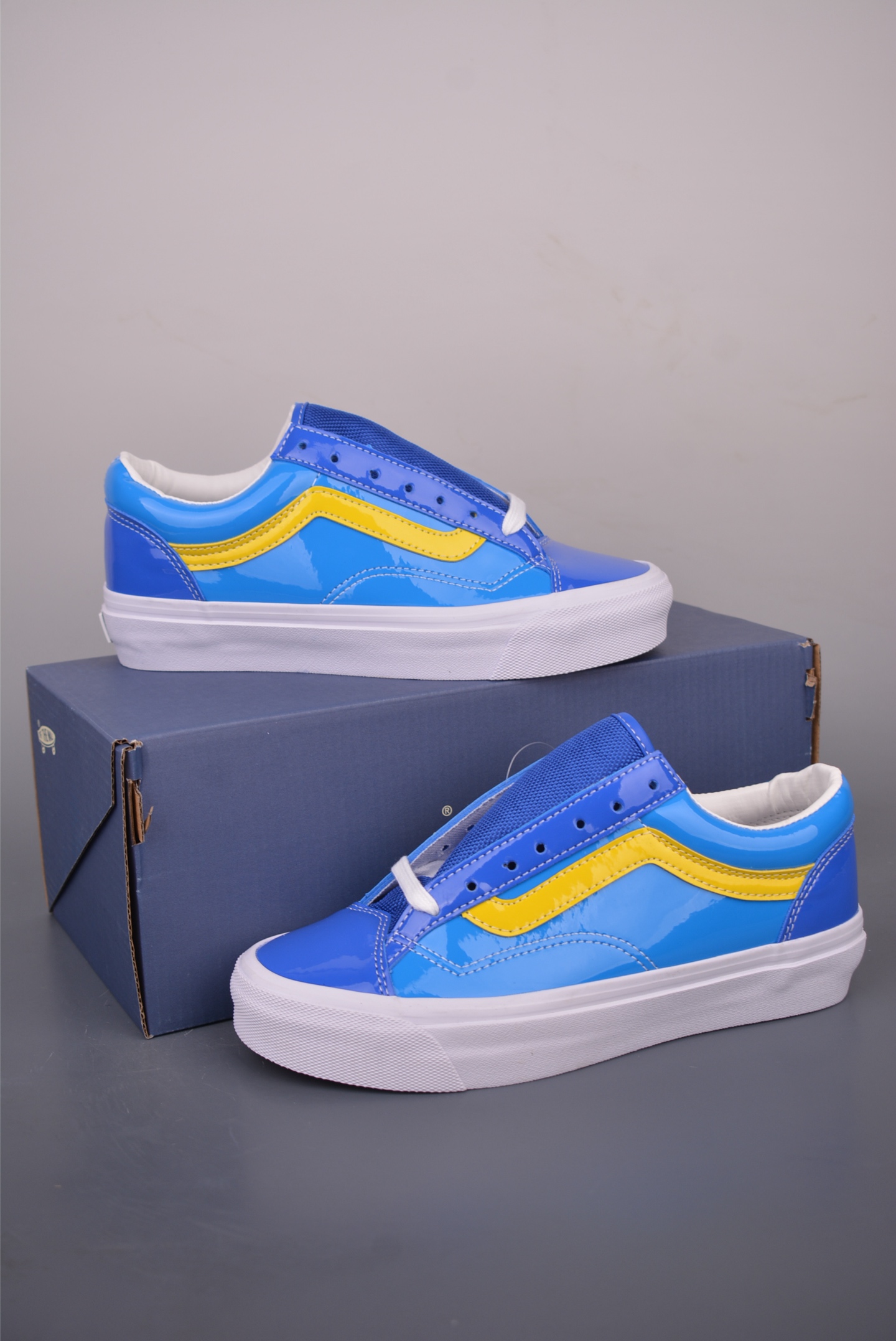 Vans Premium Old Skool 范斯 漆皮休闲板鞋 蓝黄撞色 VN000D9RGAH-Top High Quatity Cheap Sneakers Fashion Clothing Clothes Bags handbags Shoes of all Brand wholesale With The best Quality And Beautiful Price from China Factory Chinese suppliers wholesaler seller Vans Premium Old Skool 范斯 漆皮休闲板鞋 蓝黄撞色 VN000D9RGAH