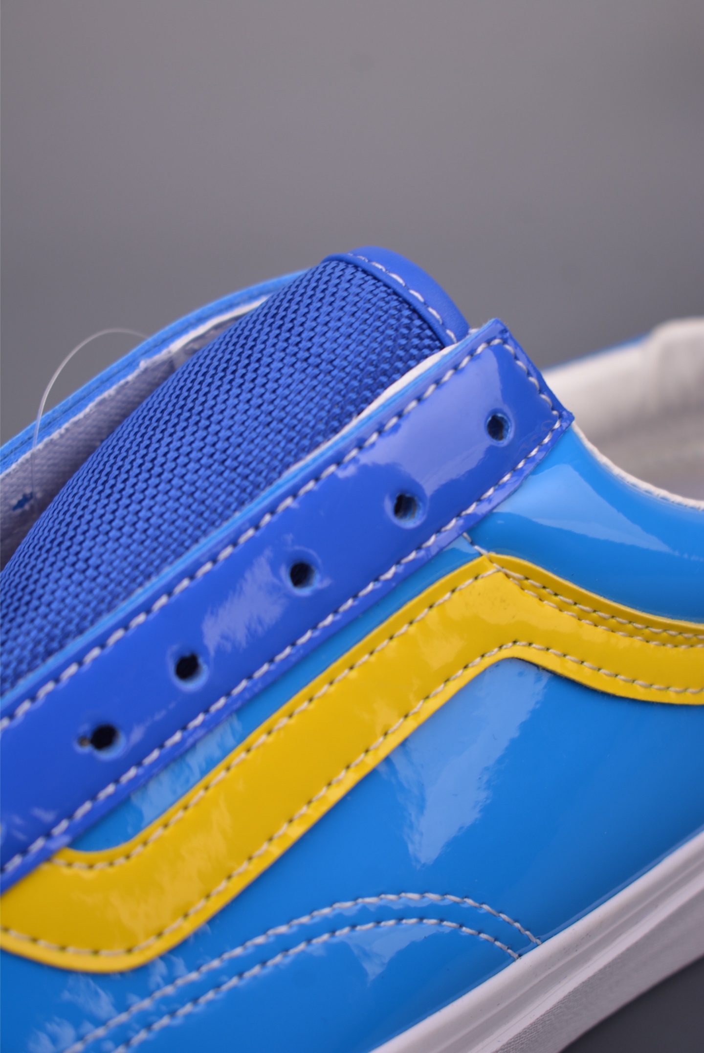 Vans Premium Old Skool 范斯 漆皮休闲板鞋 蓝黄撞色 VN000D9RGAH-Top High Quatity Cheap Sneakers Fashion Clothing Clothes Bags handbags Shoes of all Brand wholesale With The best Quality And Beautiful Price from China Factory Chinese suppliers wholesaler seller Vans Premium Old Skool 范斯 漆皮休闲板鞋 蓝黄撞色 VN000D9RGAH