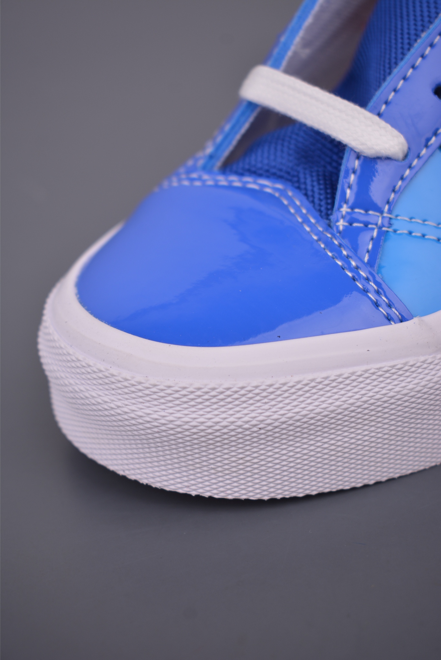 Vans Premium Old Skool 范斯 漆皮休闲板鞋 蓝黄撞色 VN000D9RGAH-Top High Quatity Cheap Sneakers Fashion Clothing Clothes Bags handbags Shoes of all Brand wholesale With The best Quality And Beautiful Price from China Factory Chinese suppliers wholesaler seller Vans Premium Old Skool 范斯 漆皮休闲板鞋 蓝黄撞色 VN000D9RGAH