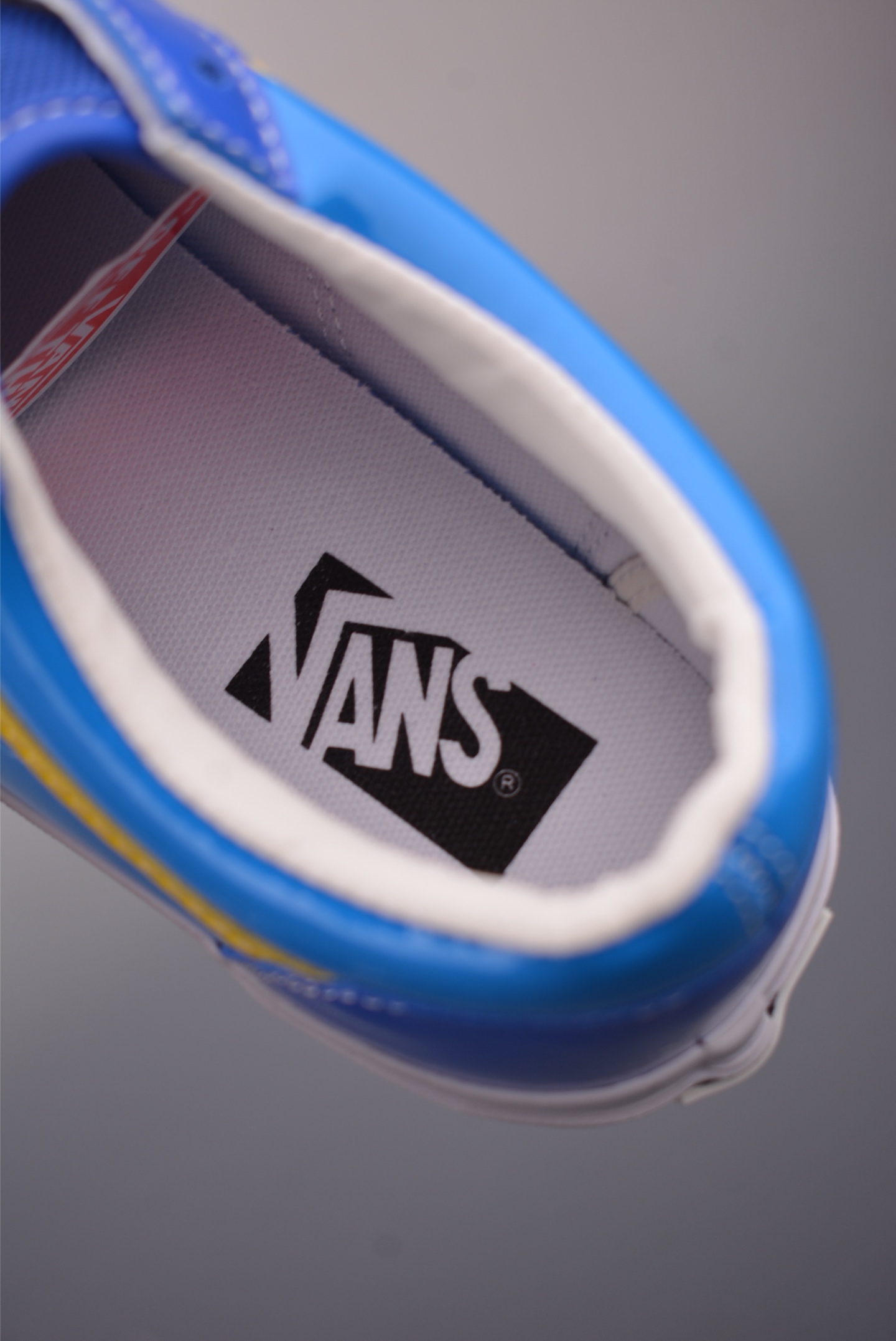 Vans Premium Old Skool 范斯 漆皮休闲板鞋 蓝黄撞色 VN000D9RGAH-Top High Quatity Cheap Sneakers Fashion Clothing Clothes Bags handbags Shoes of all Brand wholesale With The best Quality And Beautiful Price from China Factory Chinese suppliers wholesaler seller Vans Premium Old Skool 范斯 漆皮休闲板鞋 蓝黄撞色 VN000D9RGAH
