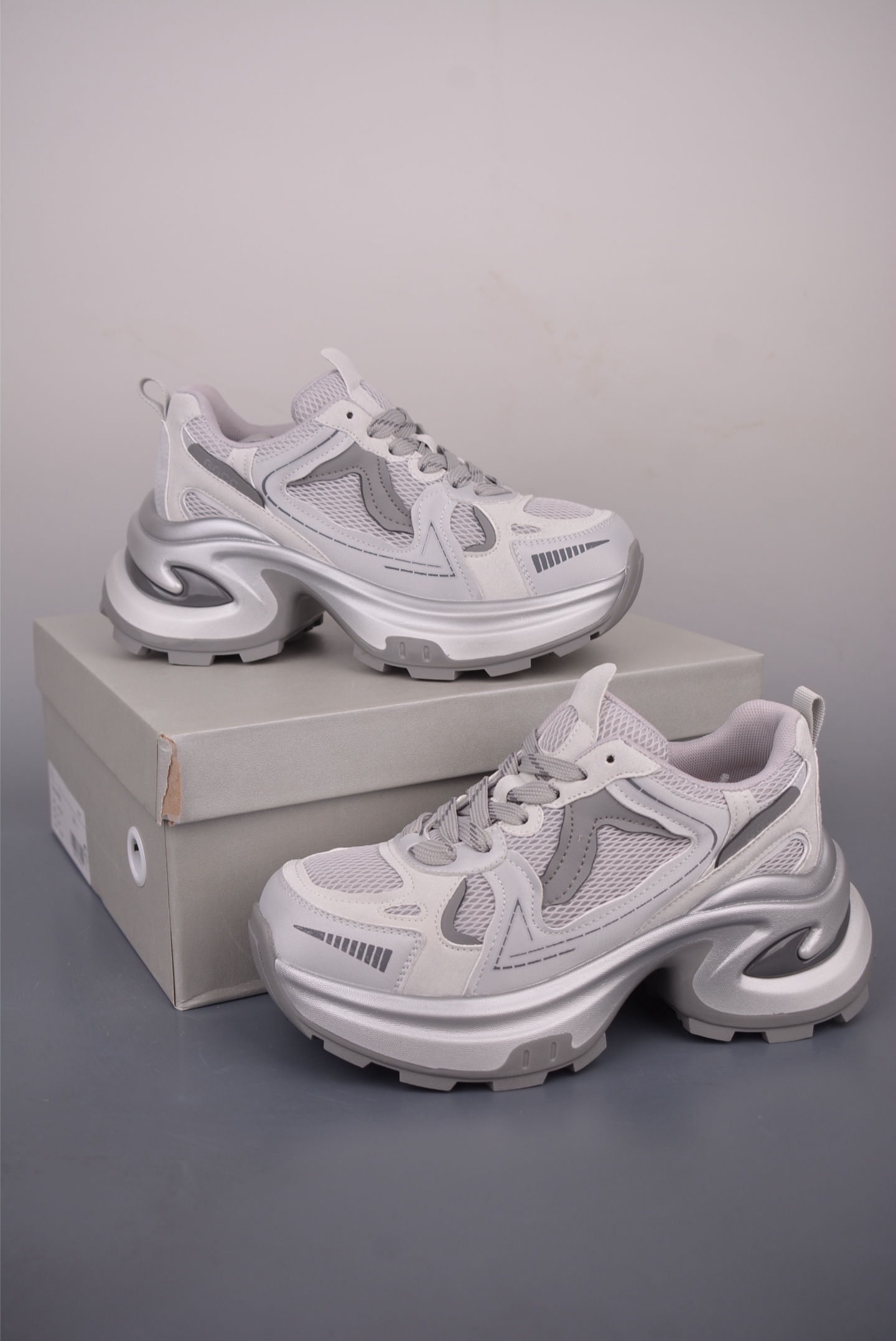 GG-CC GG-CC Chunky Low 厚底增高运动老爹鞋 G26U8492B