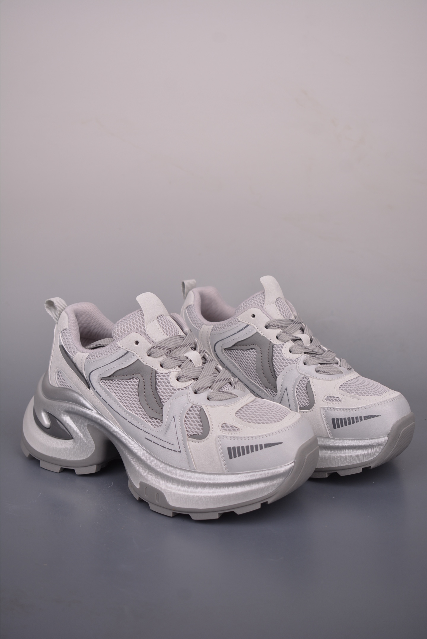 GG-CC GG-CC Chunky Low 厚底增高运动老爹鞋 G26U8492B