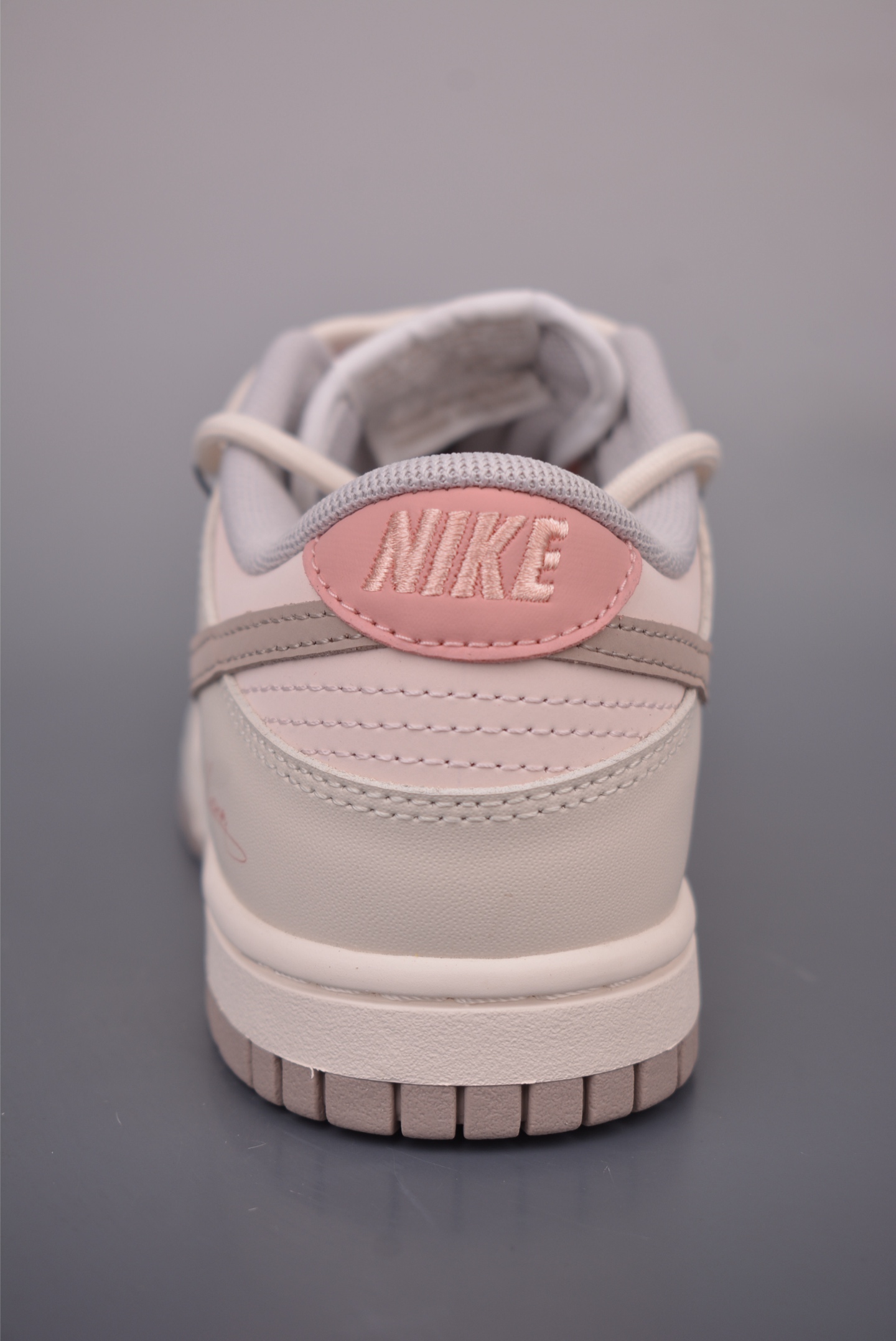 Nike SB Dunk Low 杏粉 解构绑带 PG051-057 Nike SB Dunk Low 杏粉 解构绑带 PG051-057