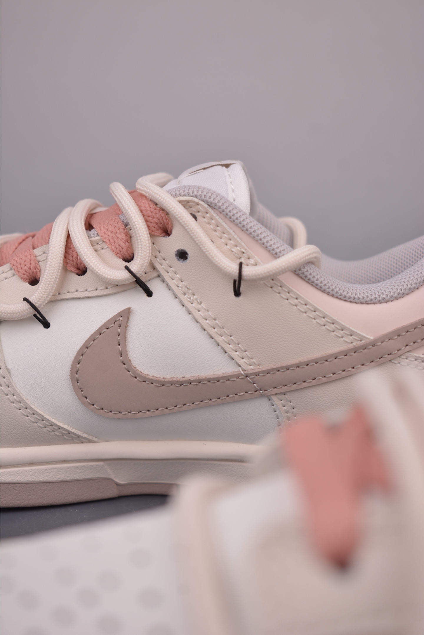 Nike SB Dunk Low 杏粉 解构绑带 PG051-057 Nike SB Dunk Low 杏粉 解构绑带 PG051-057