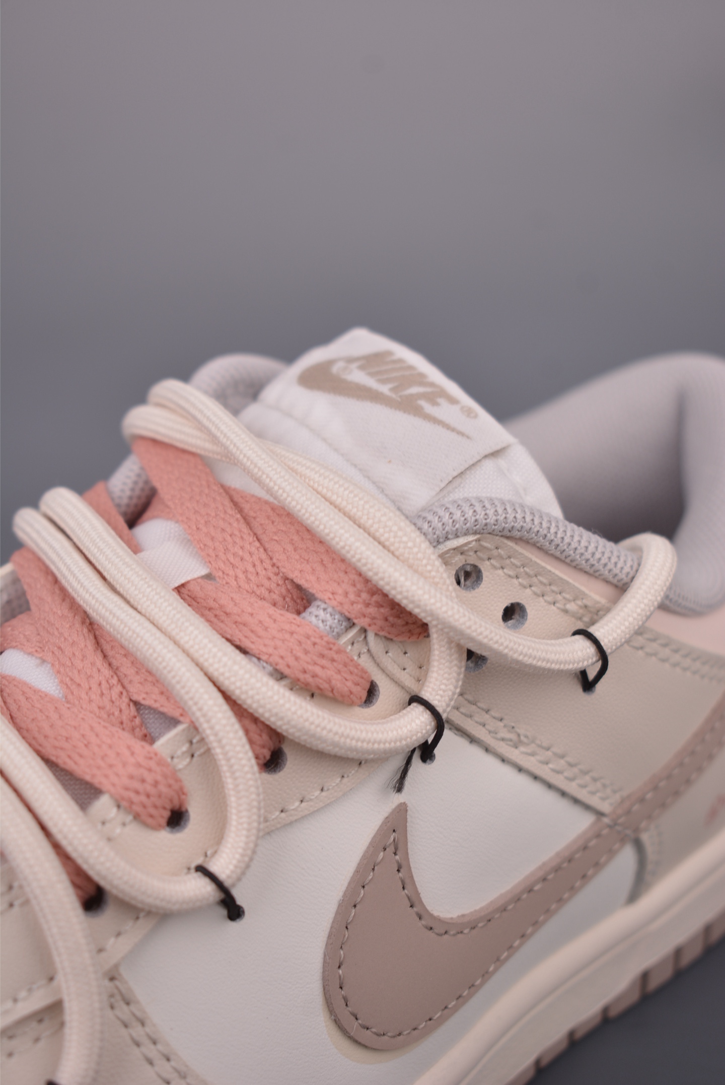 Nike SB Dunk Low 杏粉 解构绑带 PG051-057 Nike SB Dunk Low 杏粉 解构绑带 PG051-057