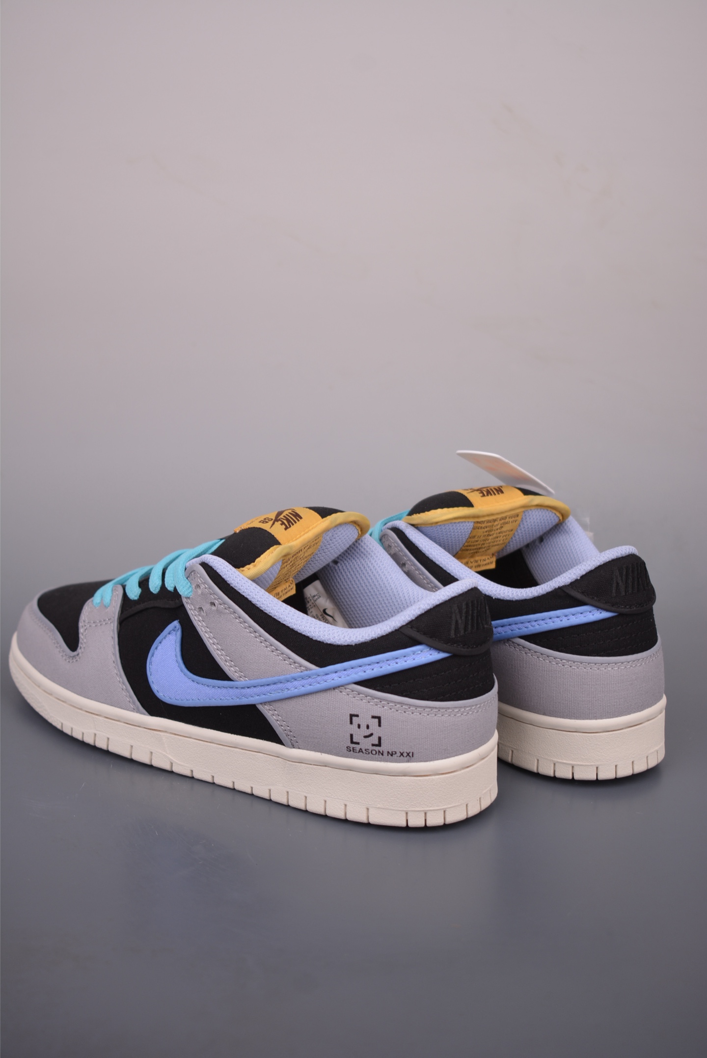 Nike SB Dunk Low FN5880-001 Nike SB Dunk Low FN5880-001