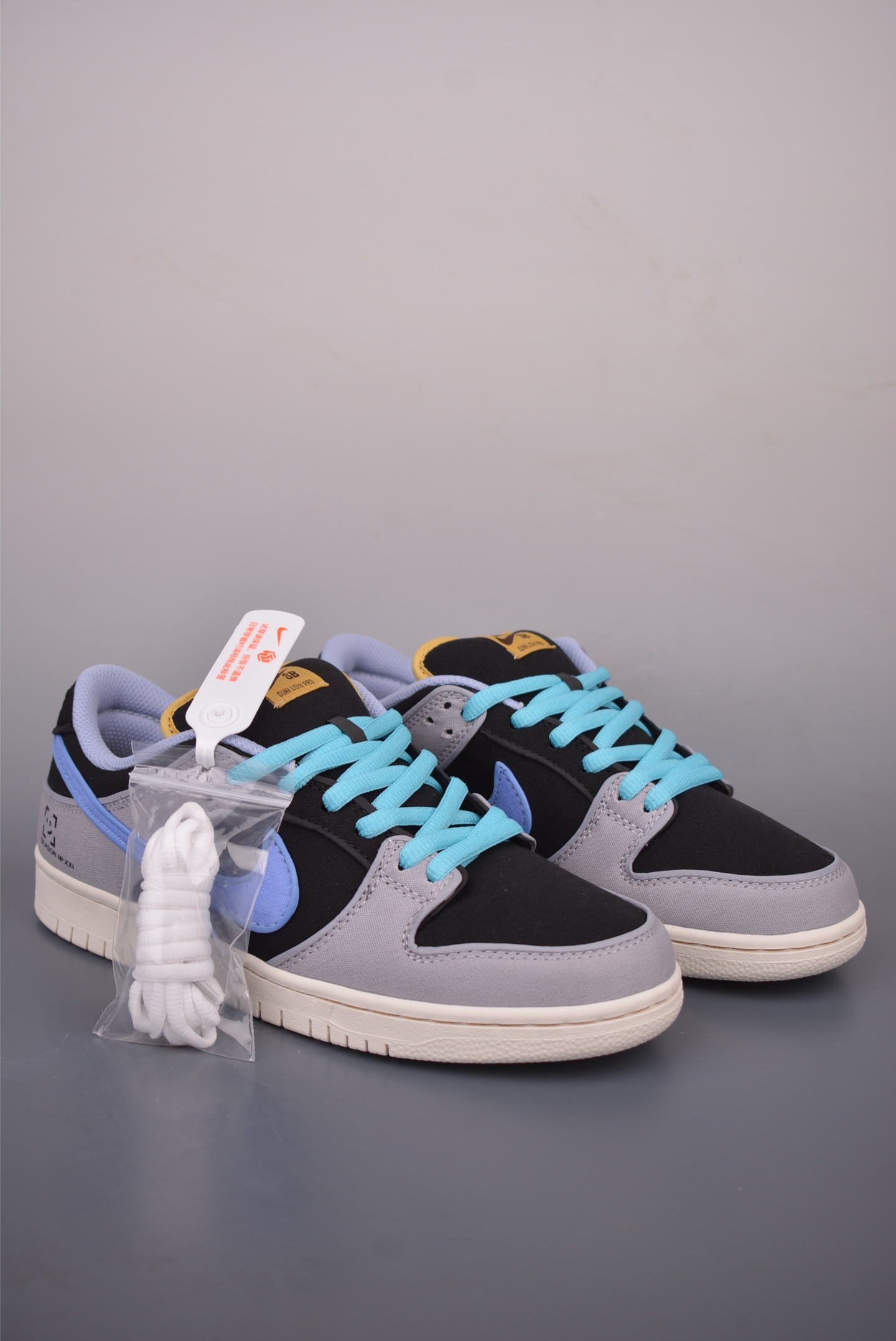 Nike SB Dunk Low FN5880-001 Nike SB Dunk Low FN5880-001
