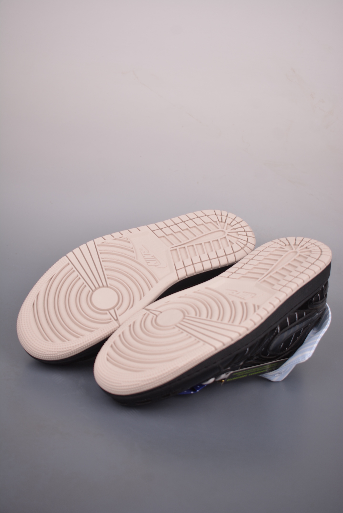 Air Jordan 1 Low 西装领带 AJ1乔1低帮休闲板鞋 IR7554-001-Top High Quatity Cheap Sneakers Fashion Clothing Clothes Bags handbags Shoes of all Brand wholesale With The best Quality And Beautiful Price from China Factory Chinese suppliers wholesaler seller Air Jordan 1 Low 西装领带 AJ1乔1低帮休闲板鞋 IR7554-001