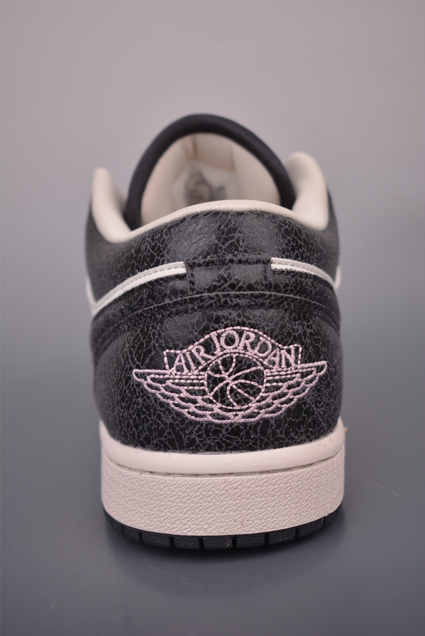 Air Jordan 1 Low 炭黑 AJ1乔1低帮休闲板鞋 II0595-001-Top High Quatity Cheap Sneakers Fashion Clothing Clothes Bags handbags Shoes of all Brand wholesale With The best Quality And Beautiful Price from China Factory Chinese suppliers wholesaler seller Air Jordan 1 Low 炭黑 AJ1乔1低帮休闲板鞋 II0595-001