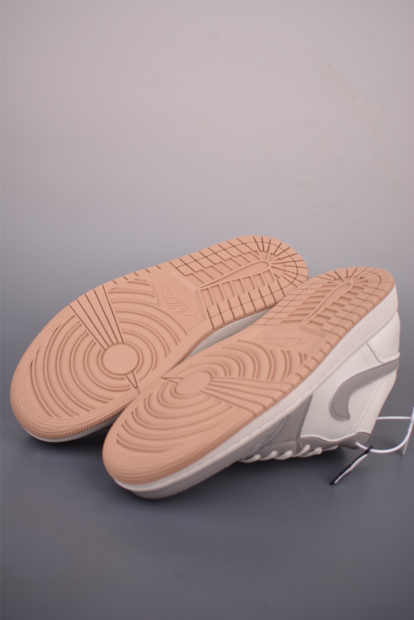 Air Jordan 1 Low 米灰 AJ1乔1低帮休闲板鞋 553558-169 Air Jordan 1 Low 米灰 AJ1乔1低帮休闲板鞋 553558-169