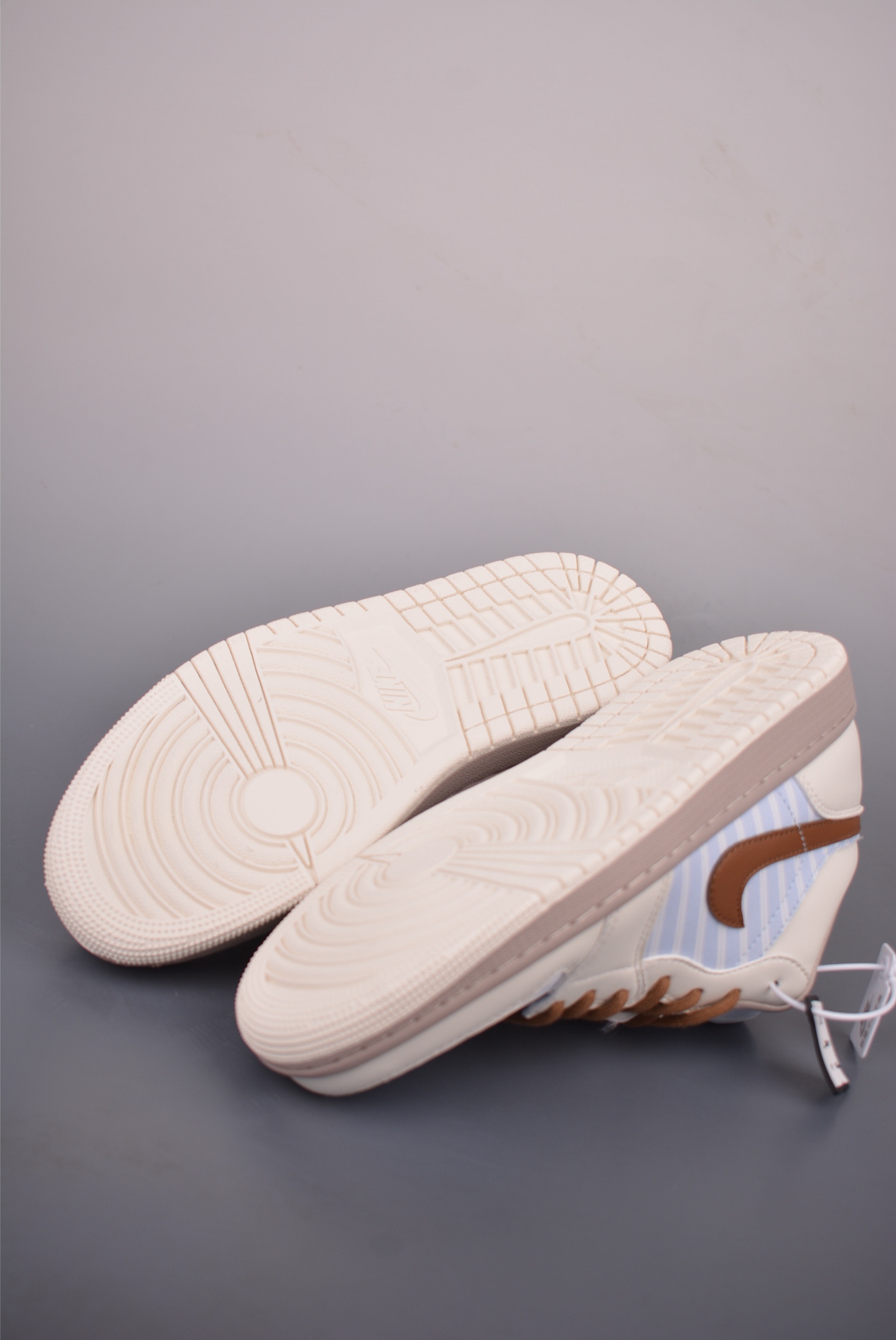 Air Jordan 1 Low 白蓝 AJ1乔1低帮休闲板鞋 IR7553-422 Air Jordan 1 Low 白蓝 AJ1乔1低帮休闲板鞋 IR7553-422