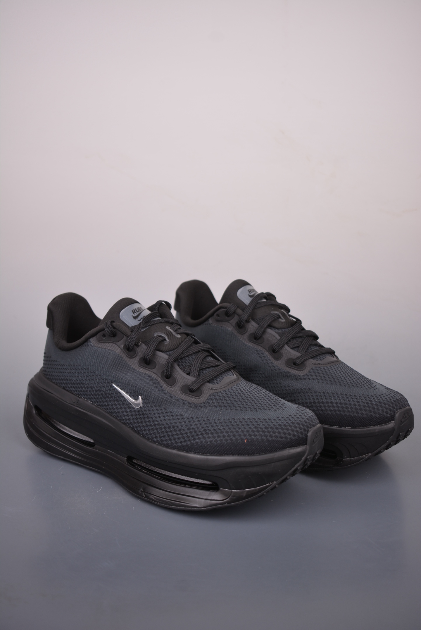 Nike Vomero premium Air气垫40周年 舒适百搭防滑耐磨 IQ0627-001 Nike Vomero premium Air气垫40周年 舒适百搭防滑耐磨 IQ0627-001