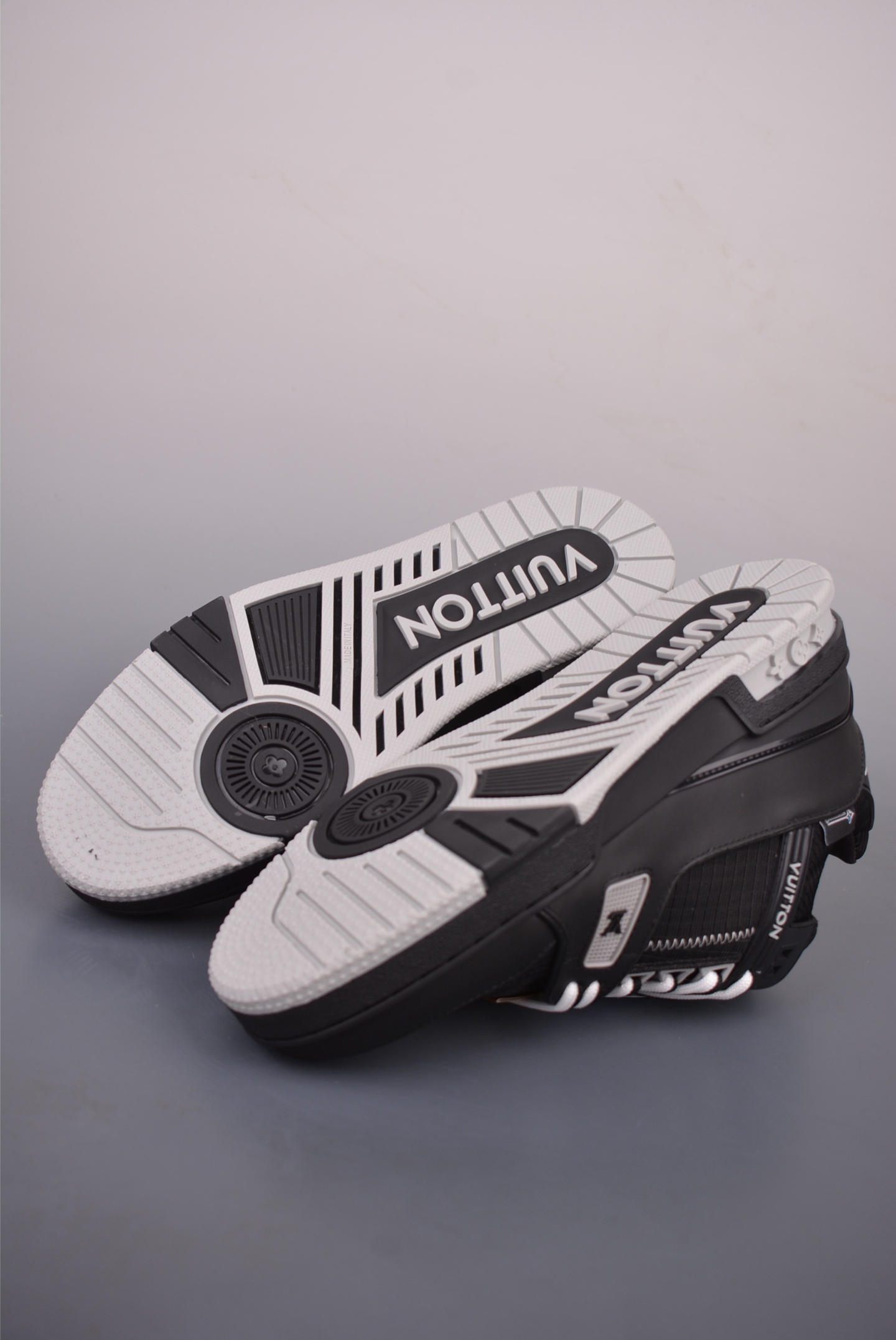 2021s LV Trainer 限定联名 2021s LV Trainer 限定联名