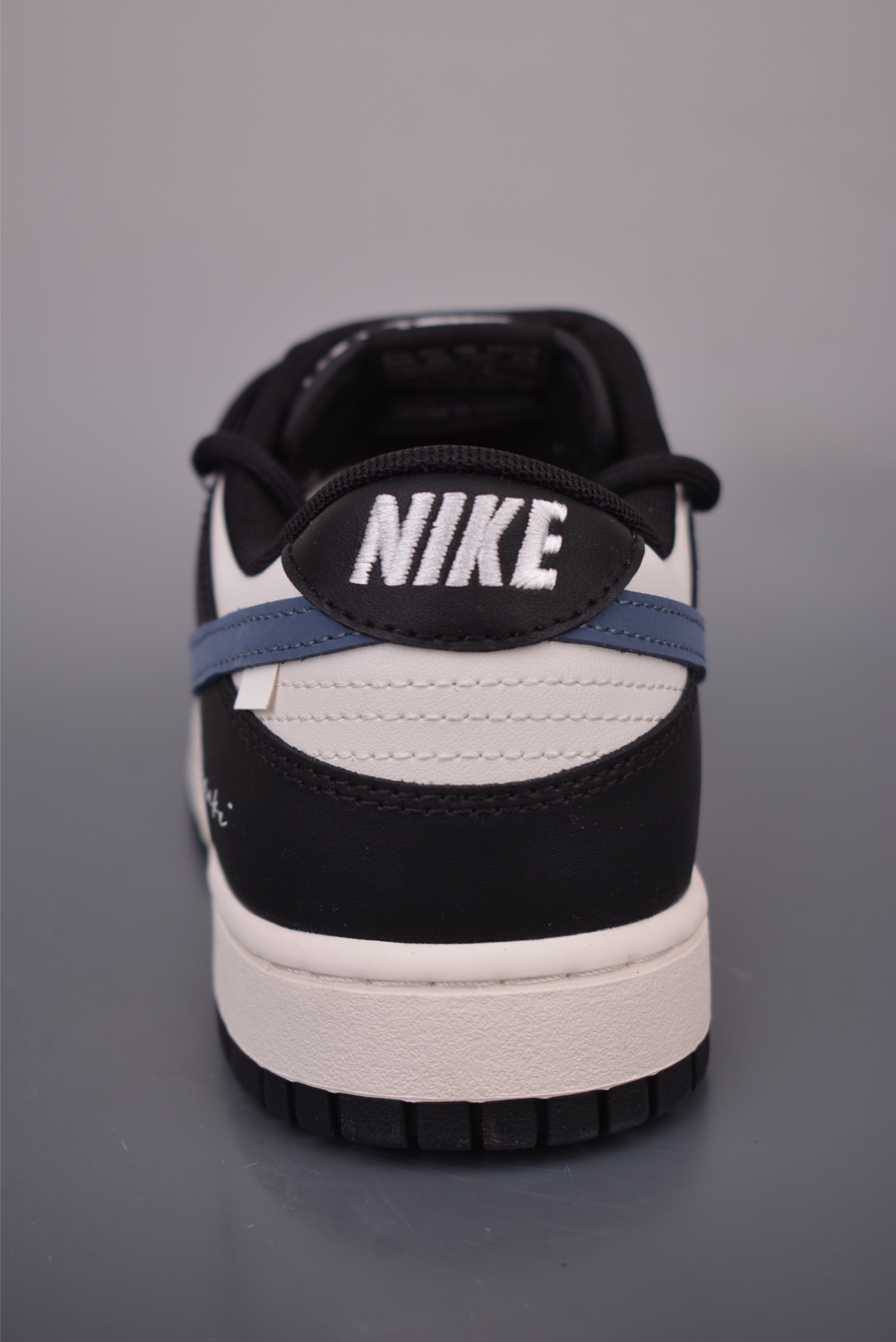 Nike SB Dunk Low 黑蓝 解构绑带 BB0620-122-Top High Quatity Cheap Sneakers Fashion Clothing Clothes Bags handbags Shoes of all Brand wholesale With The best Quality And Beautiful Price from China Factory Chinese suppliers wholesaler seller Nike SB Dunk Low 黑蓝 解构绑带 BB0620-122