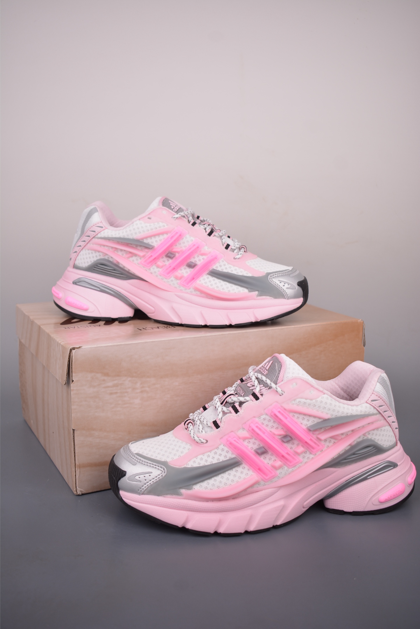 Pharrell x adidas Adistar Jellyfish 低帮复古风老爹鞋 KI0164