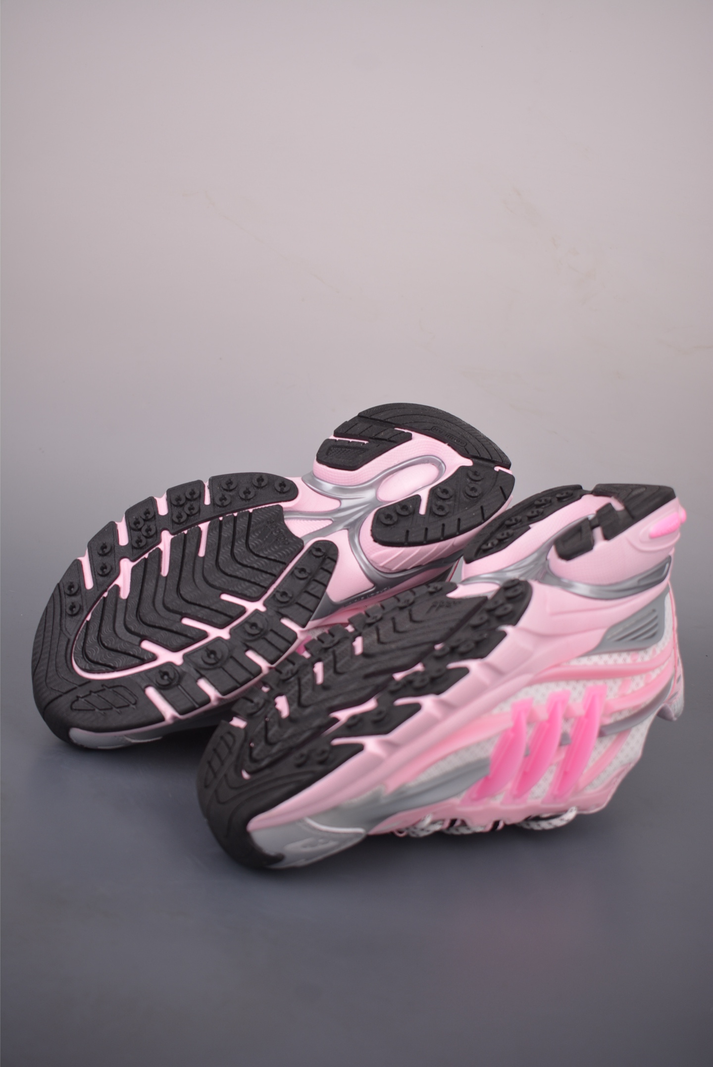 Pharrell x adidas Adistar Jellyfish 低帮复古风老爹鞋 KI0164