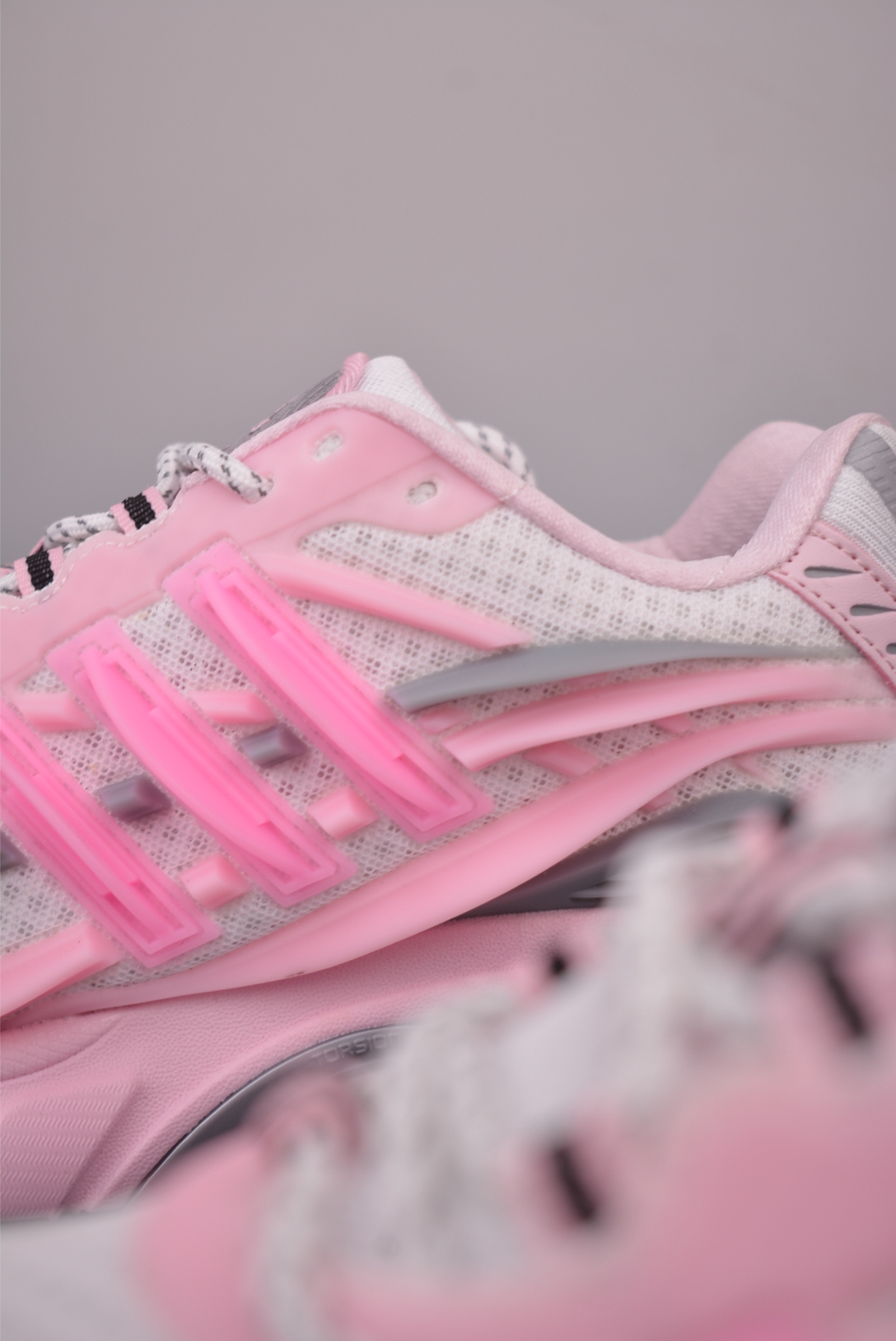 Pharrell x adidas Adistar Jellyfish 低帮复古风老爹鞋 KI0164
