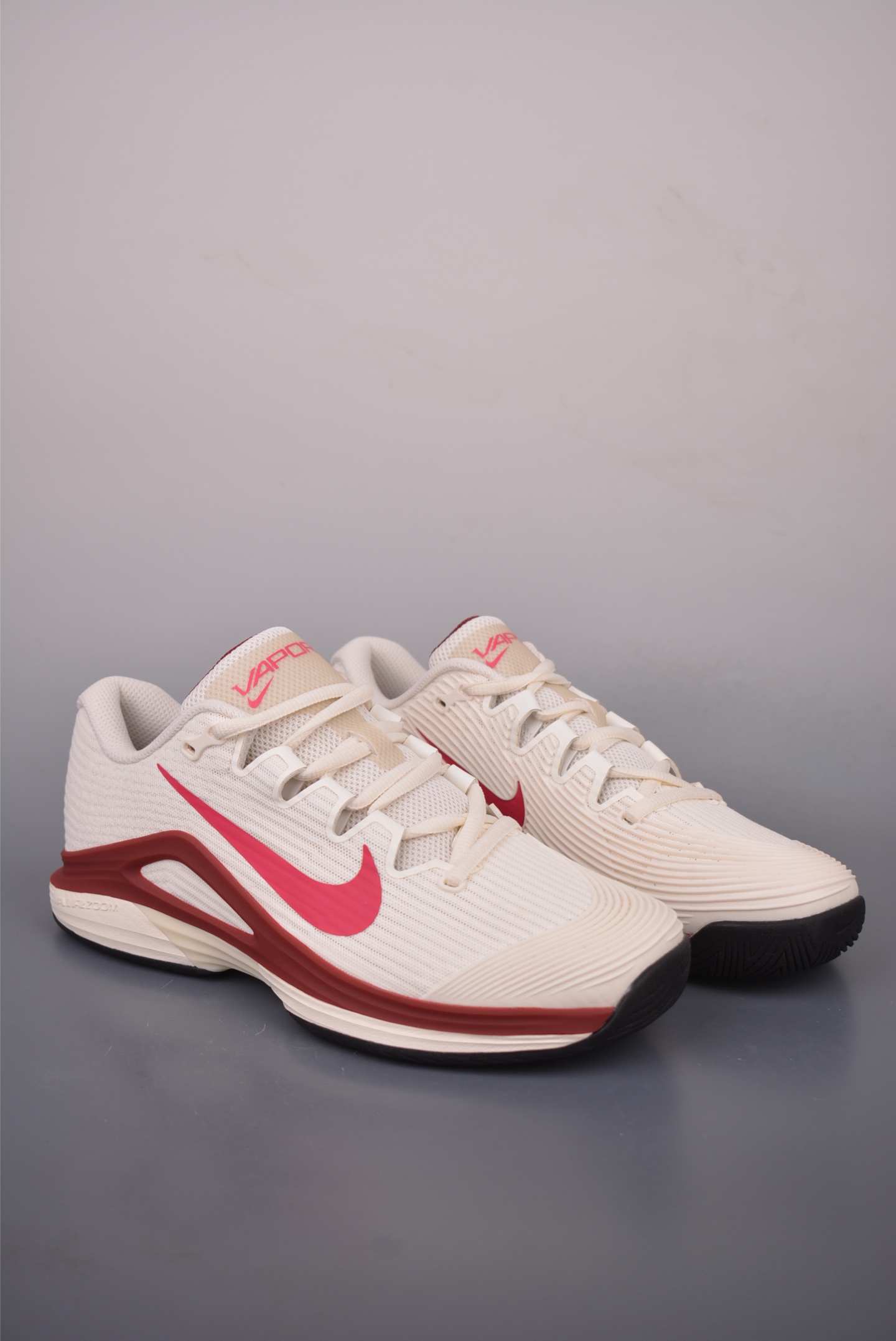 Nike Vapor 12 减震防滑透气 低帮网球鞋 中底泡棉记忆回弹 鞋身独特排水槽设计 FV5554-104 Nike Vapor 12 减震防滑透气 低帮网球鞋 中底泡棉记忆回弹 鞋身独特排水槽设计 FV5554-104