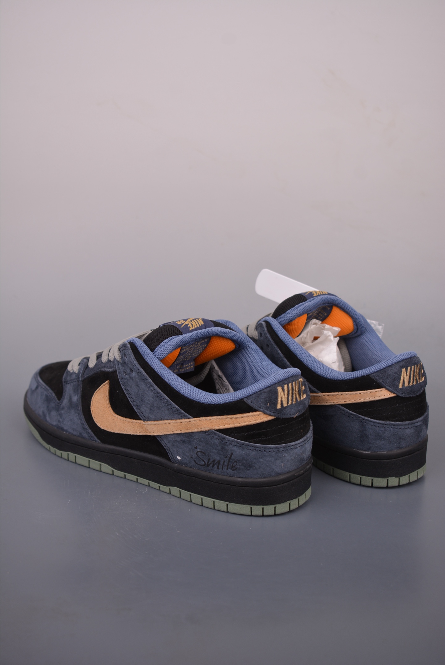 Nike SB Dunk Low HF3063-002-Top High Quatity Cheap Sneakers Fashion Clothing Clothes Bags handbags Shoes of all Brand wholesale With The best Quality And Beautiful Price from China Factory Chinese suppliers wholesaler seller Nike SB Dunk Low HF3063-002